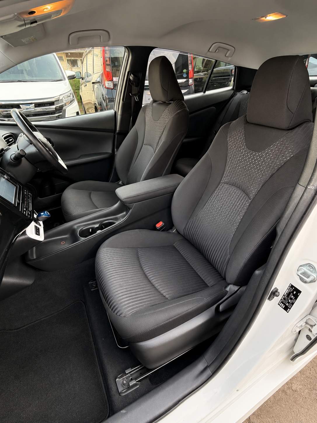 Toyota  Prius  A 2017 – image 8
