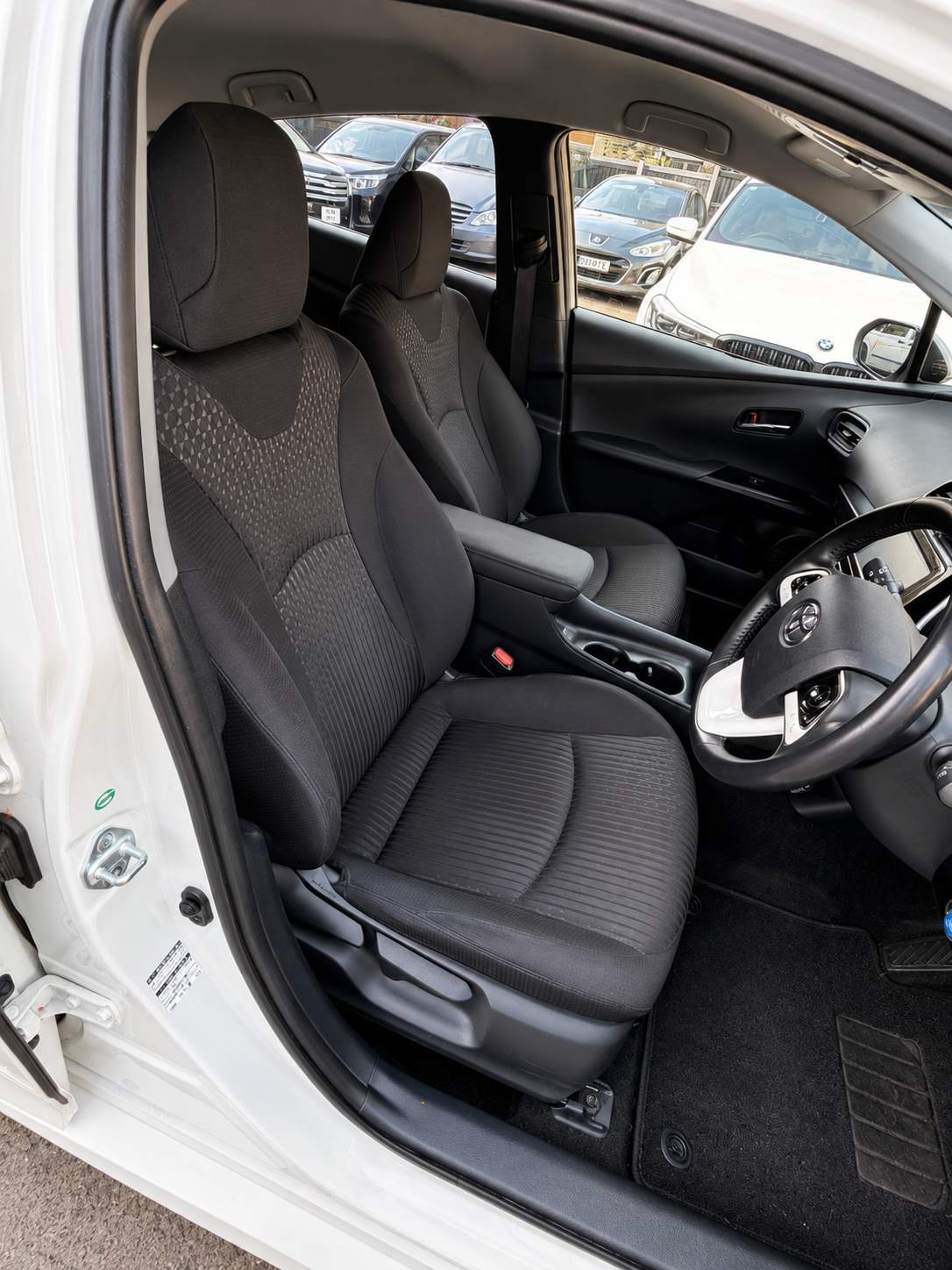 Toyota  Prius  A 2017 – image 9