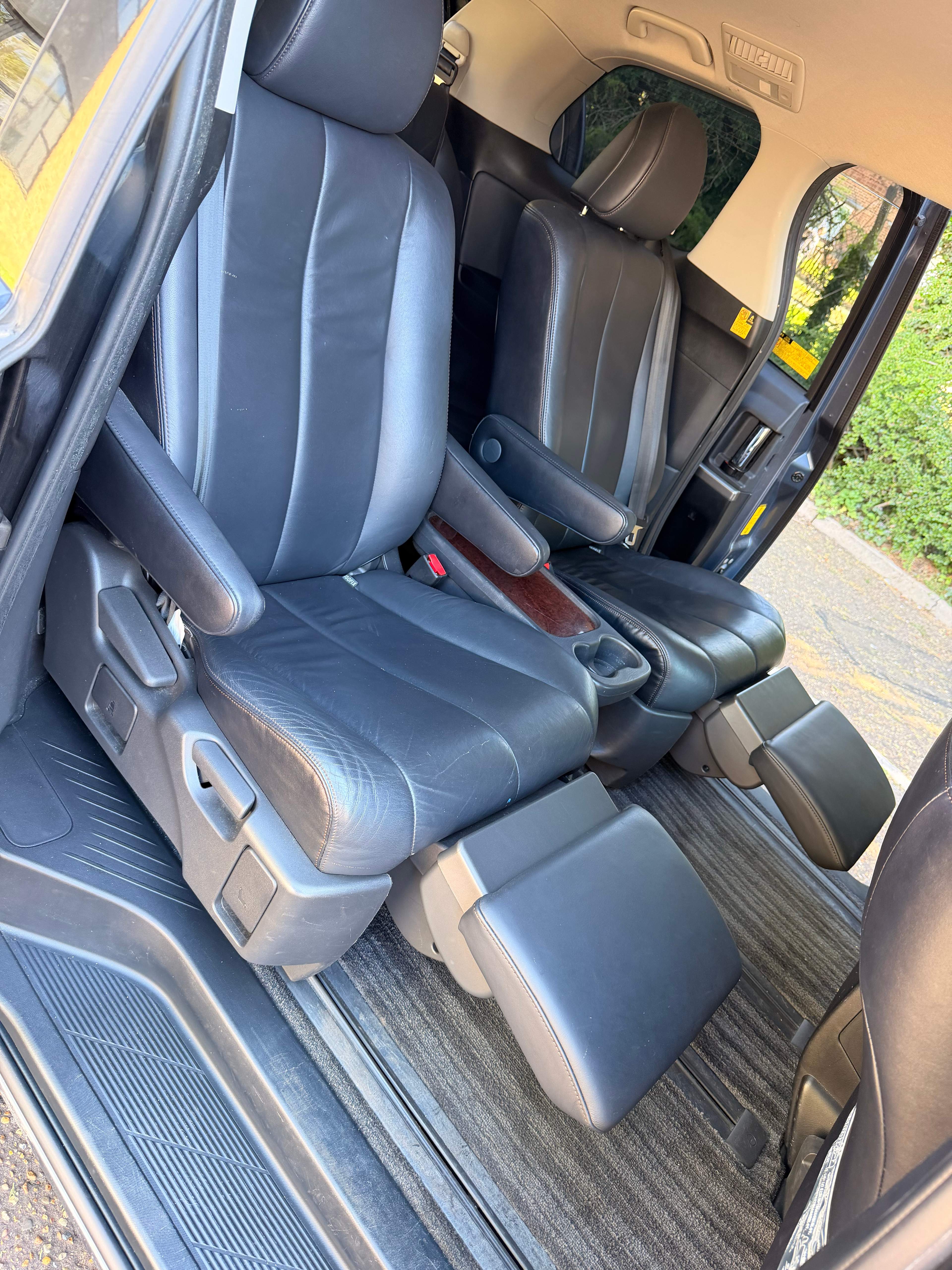 TOYOTA ESTIMA Aeras 2013 – image 11