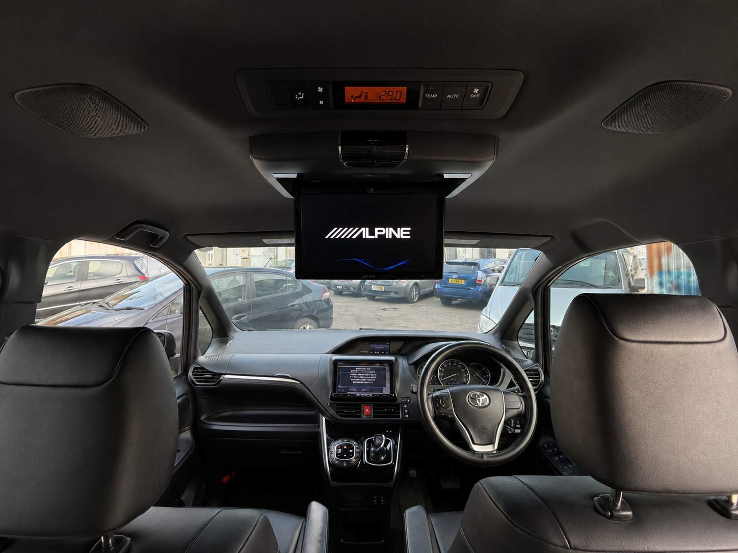 Toyota  Esquire 1.8 Hybrid  Gi 2015 – image 12