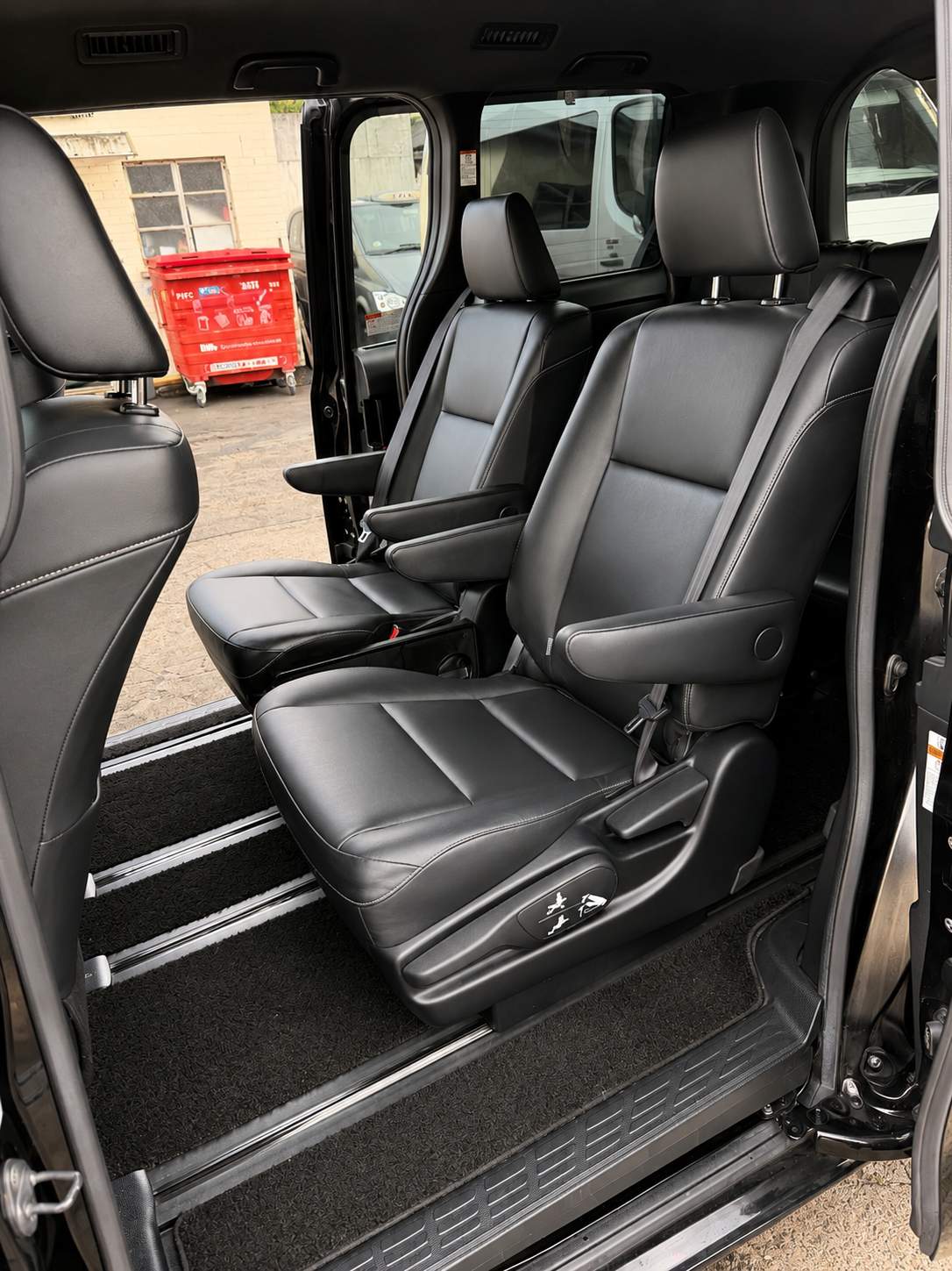 Toyota  Esquire 1.8 Hybrid  Gi 2015 – image 7