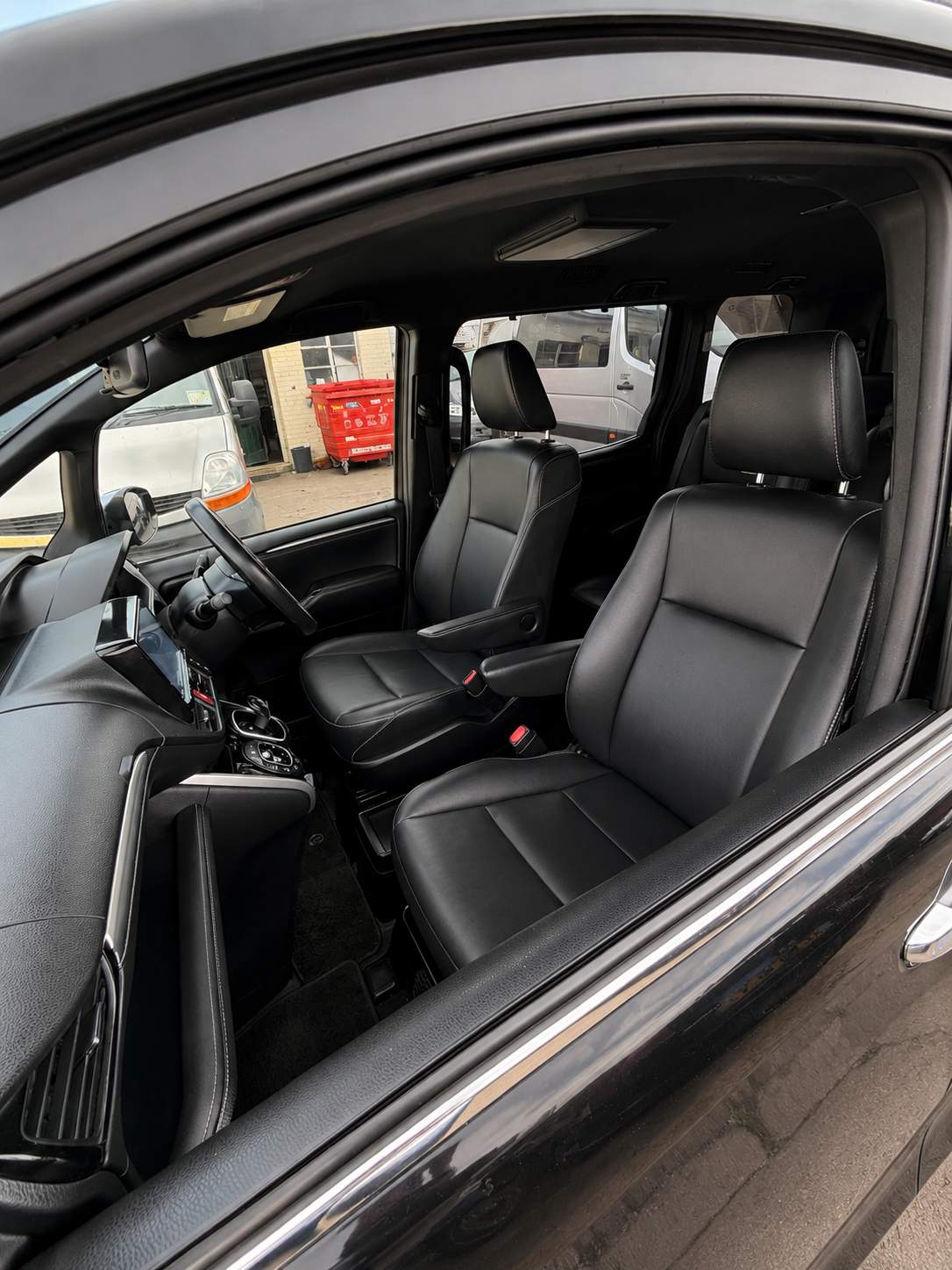Toyota  Esquire 1.8 Hybrid  Gi 2015 – image 10