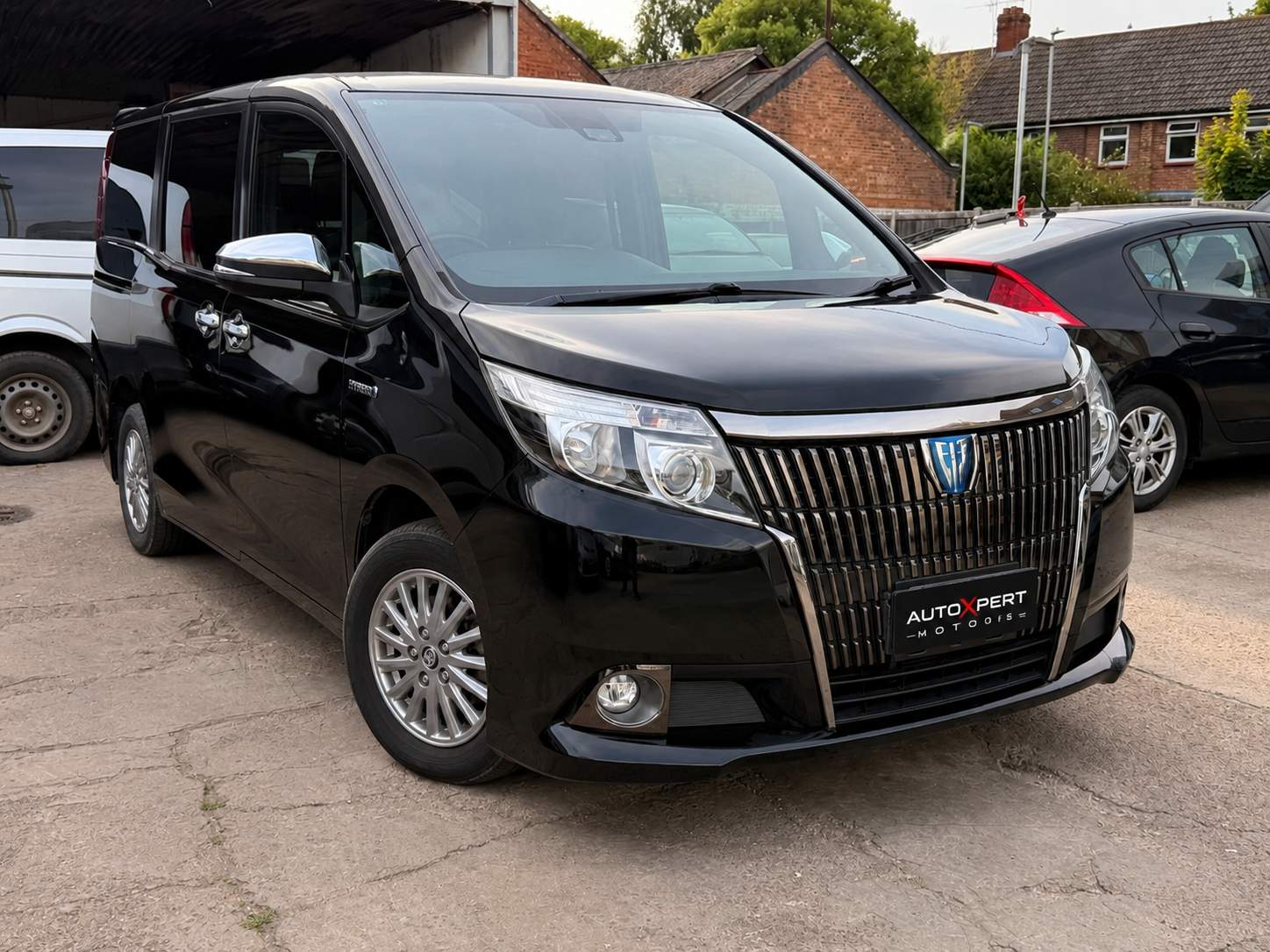 Toyota  Esquire 1.8 Hybrid  Gi 2015 – image 3