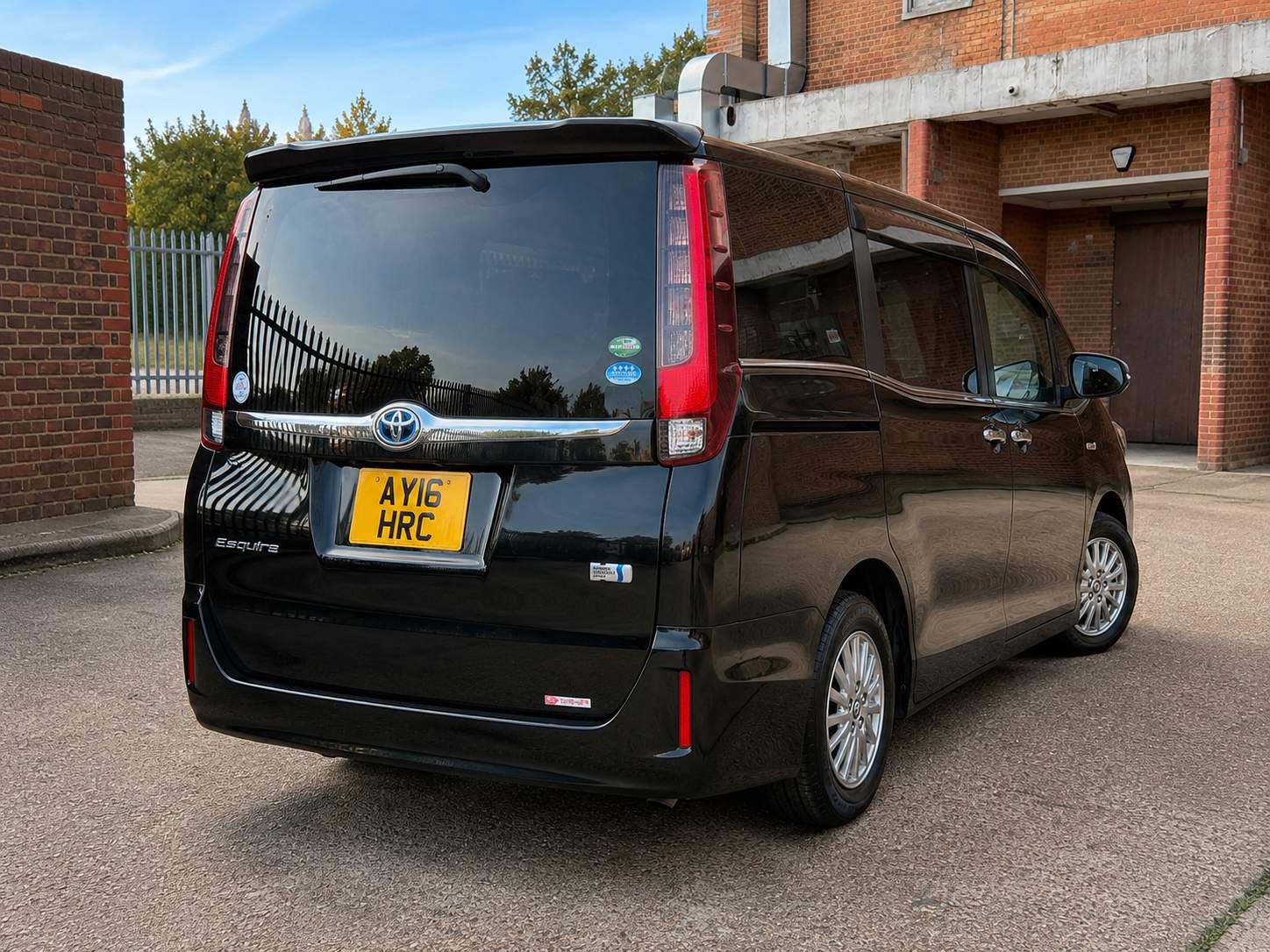 TOYOTA ESQUIRE 1.8 Hybrid 2016 – image 5