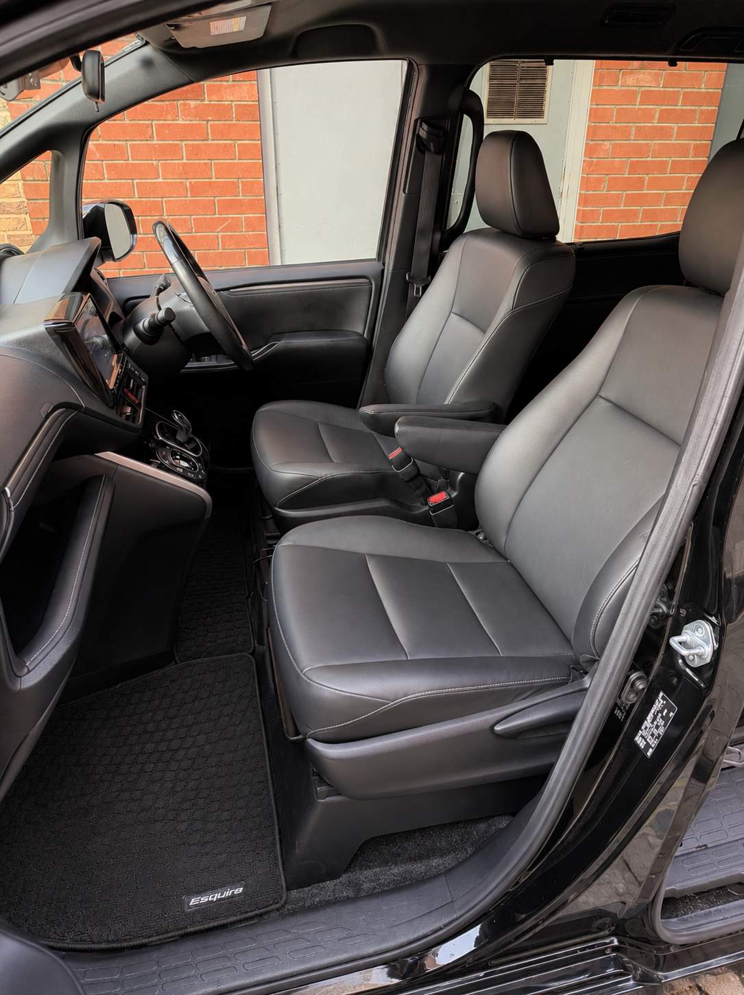 TOYOTA ESQUIRE 1.8 Hybrid 2016 – image 12