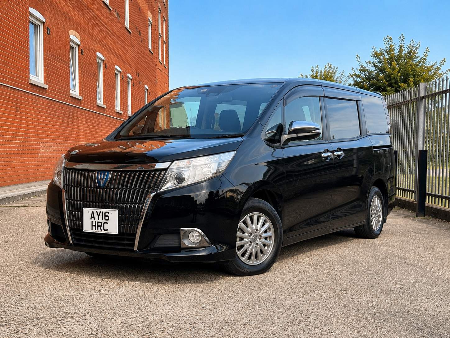 TOYOTA ESQUIRE 1.8 Hybrid 2016