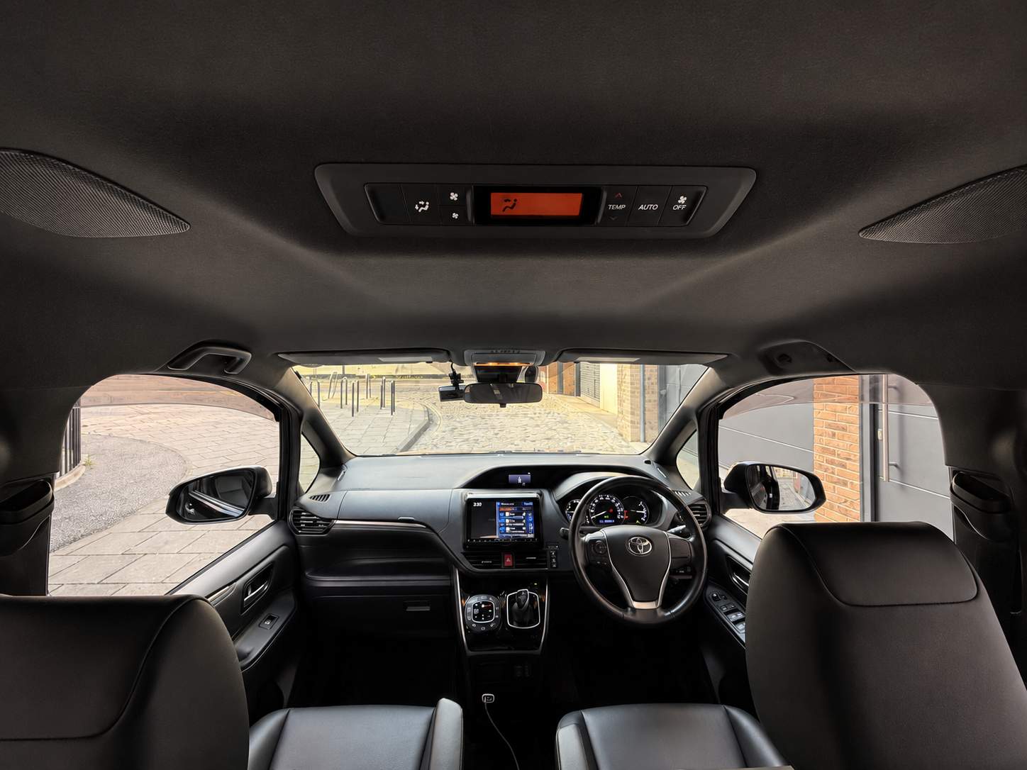 TOYOTA ESQUIRE 1.8 Hybrid 2016 – image 13