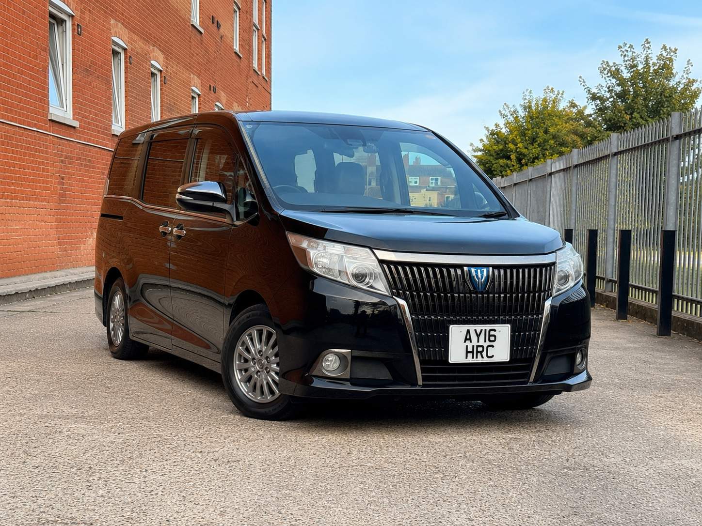 TOYOTA ESQUIRE 1.8 Hybrid 2016 – image 3