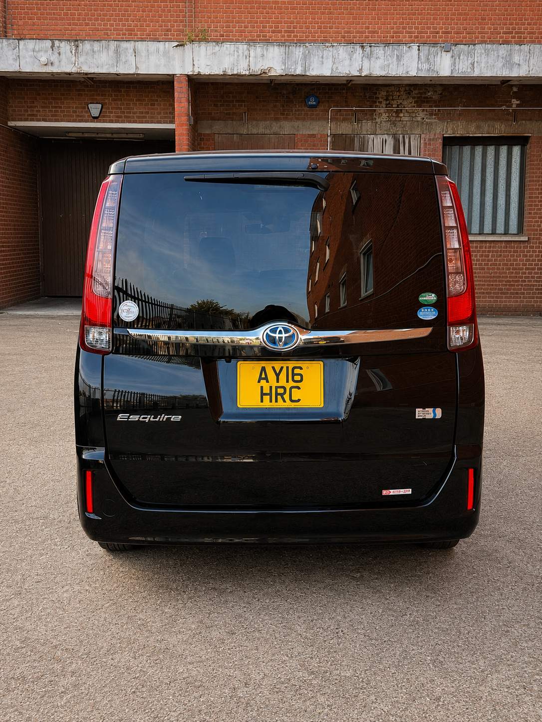 TOYOTA ESQUIRE 1.8 Hybrid 2016 – image 4