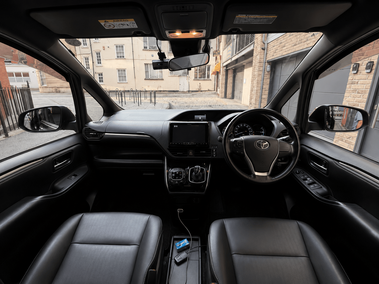 TOYOTA ESQUIRE 1.8 Hybrid 2016 – image 17