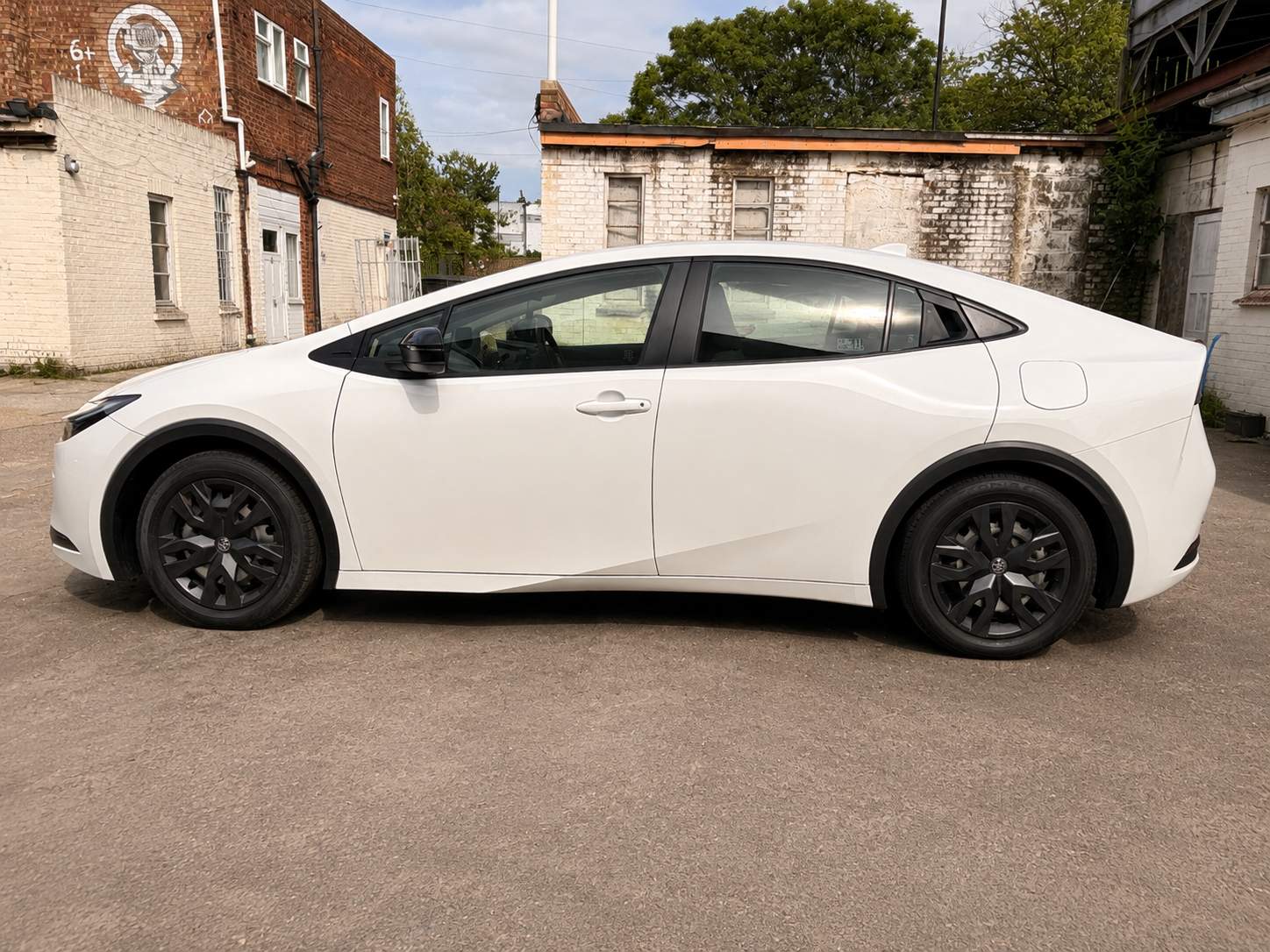 Toyota Prius  (74) Reg 2024 – image 4