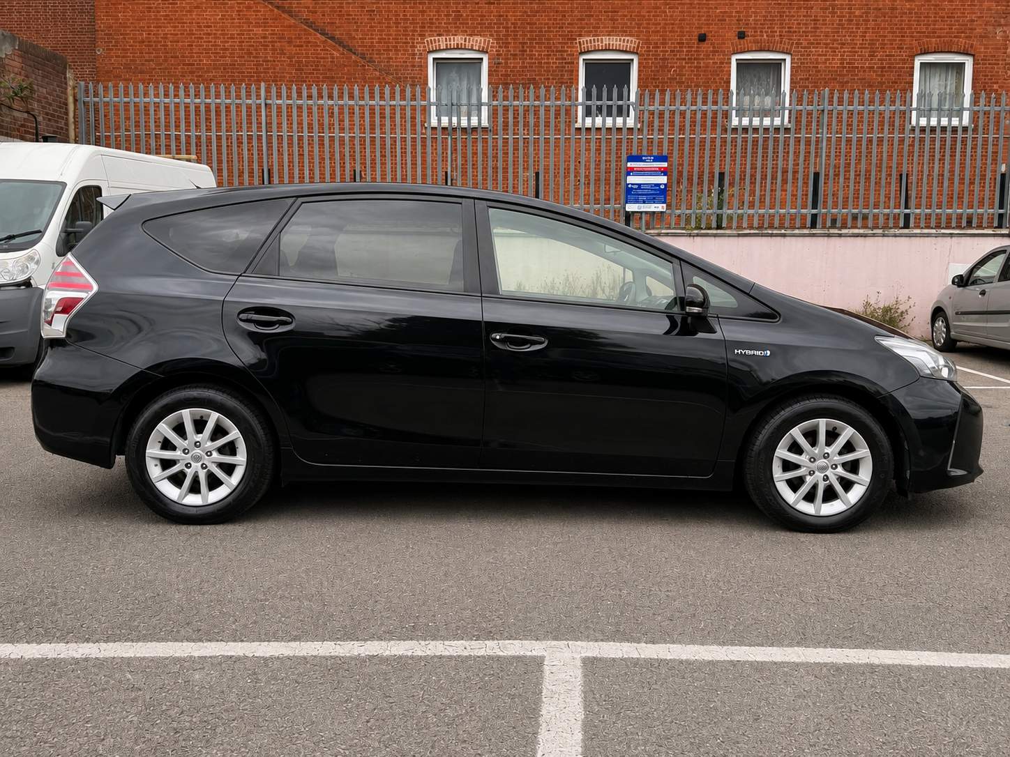 TOYOTA PRIUS PLUS 2016 – image 5