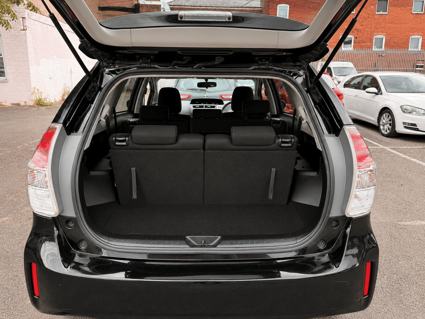 TOYOTA PRIUS PLUS 2016 – image 9