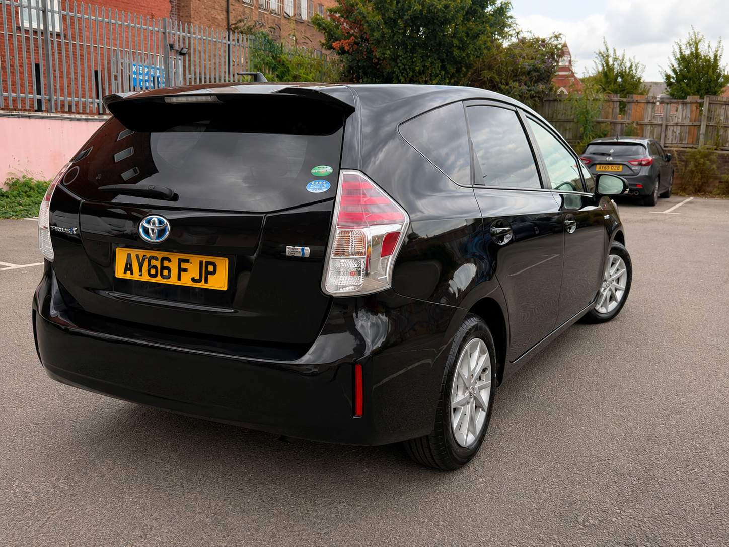 TOYOTA PRIUS PLUS 2016 – image 8