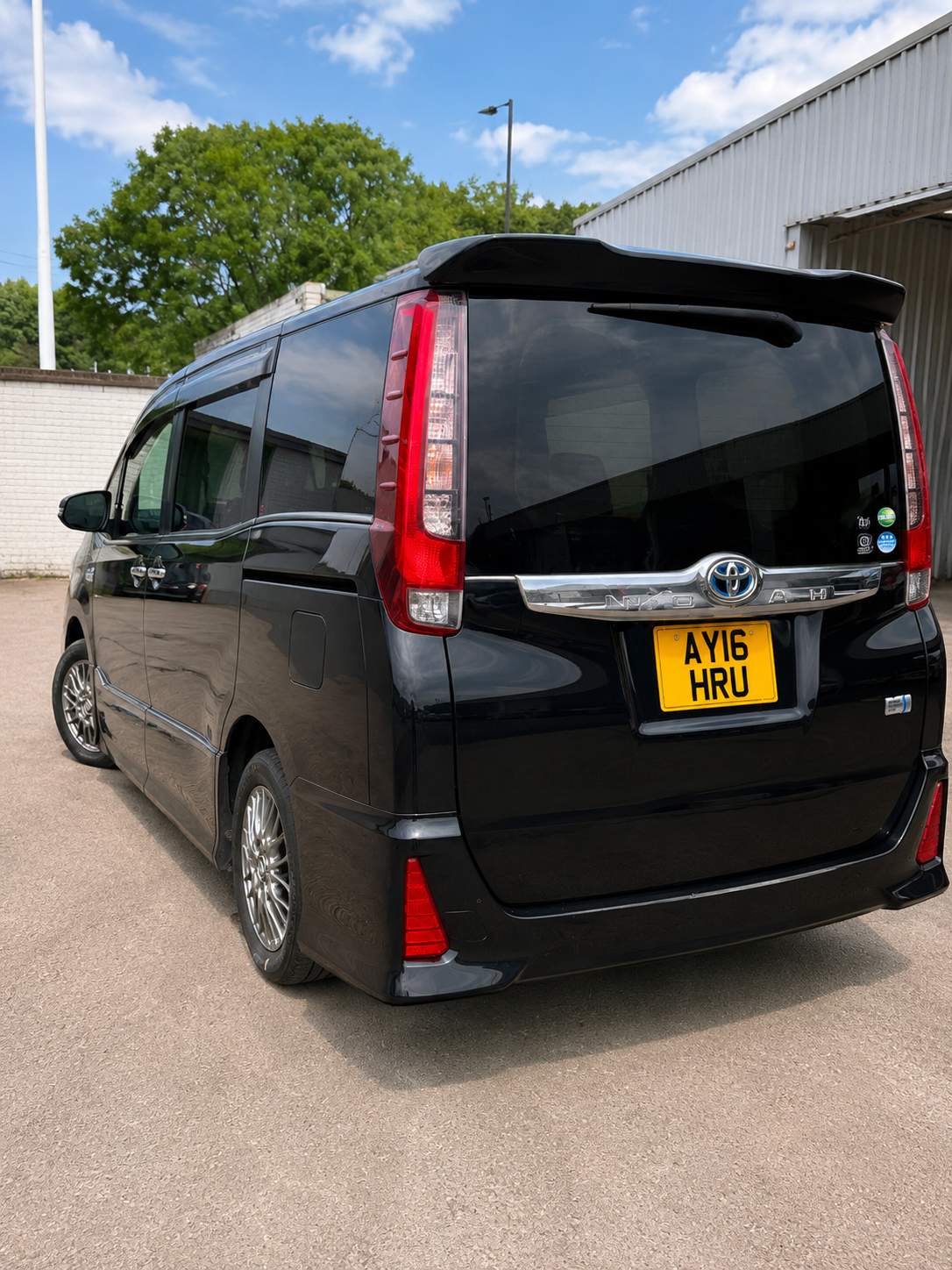 TOYOTA NOAH 2016 – image 6