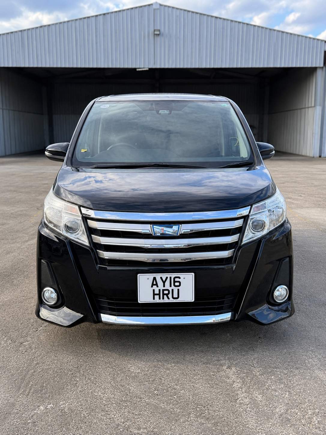 TOYOTA NOAH 2016