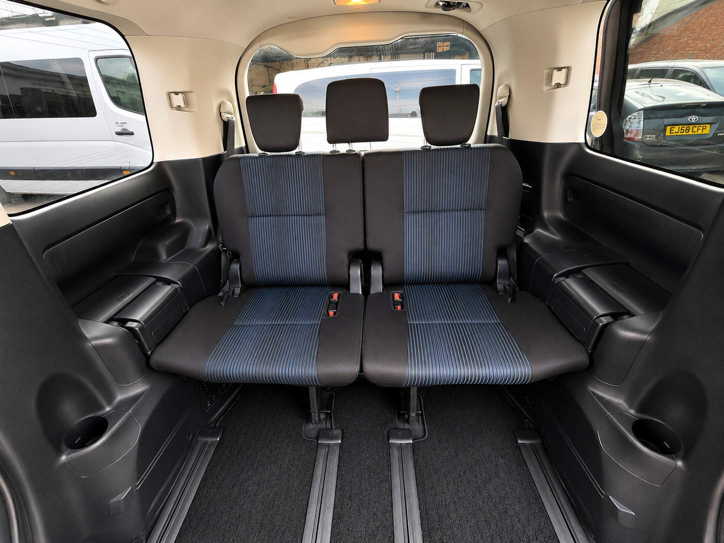 TOYOTA NOAH 2016 – image 8