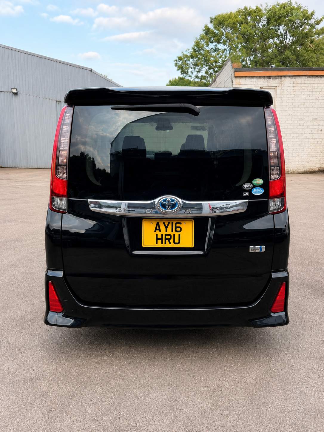 TOYOTA NOAH 2016 – image 4