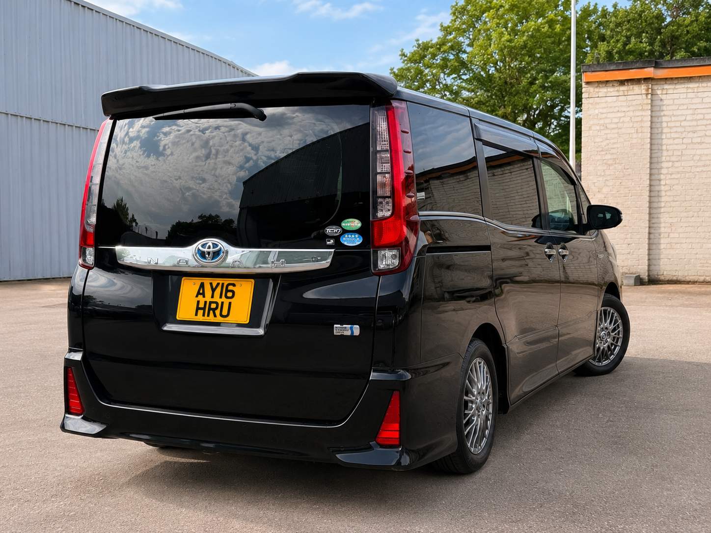 TOYOTA NOAH 2016 – image 5