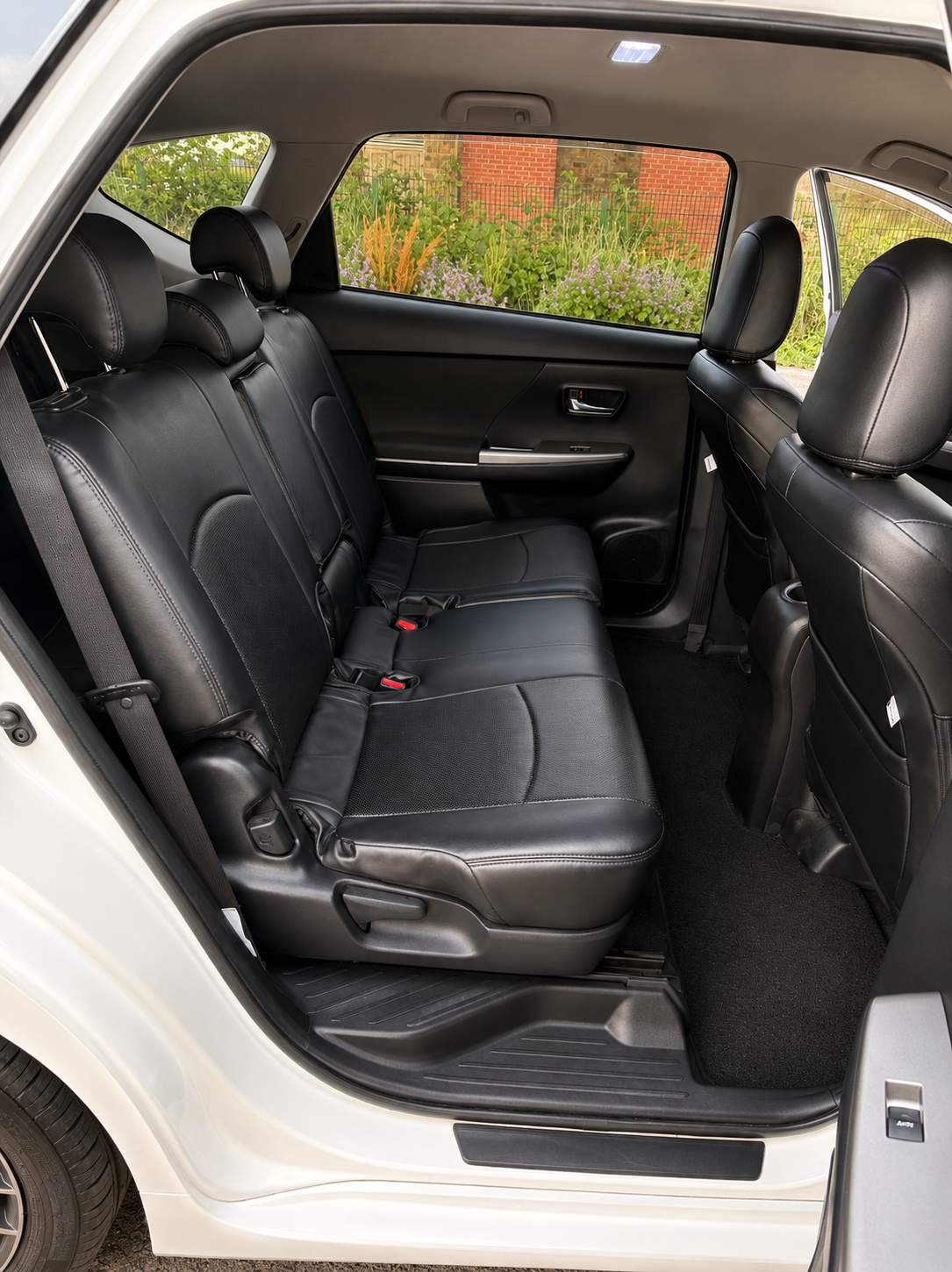 TOYOTA PRIUS PLUS 2015 – image 10