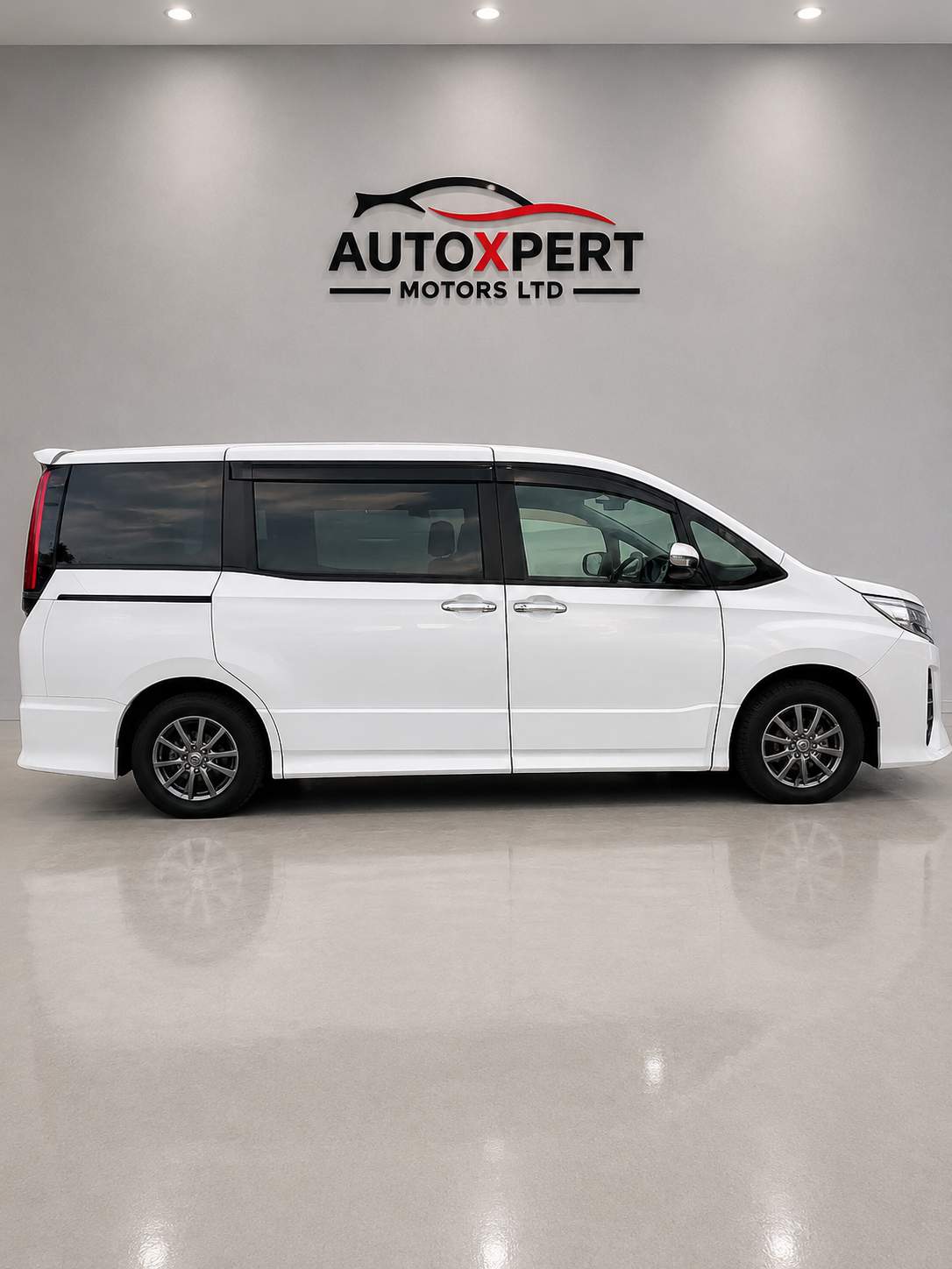 Toyota  NOAH 1.8 PETROL HYBRID (70) REG WXB 2020 – image 6