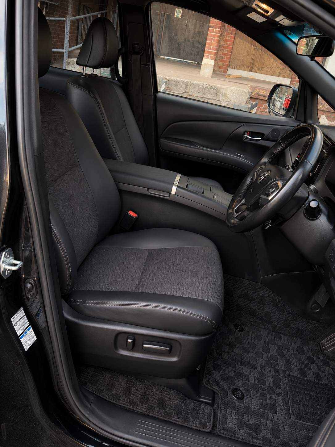 Toyota  Estima hybrid Aeras premium Aeras premium. 2017 – image 10