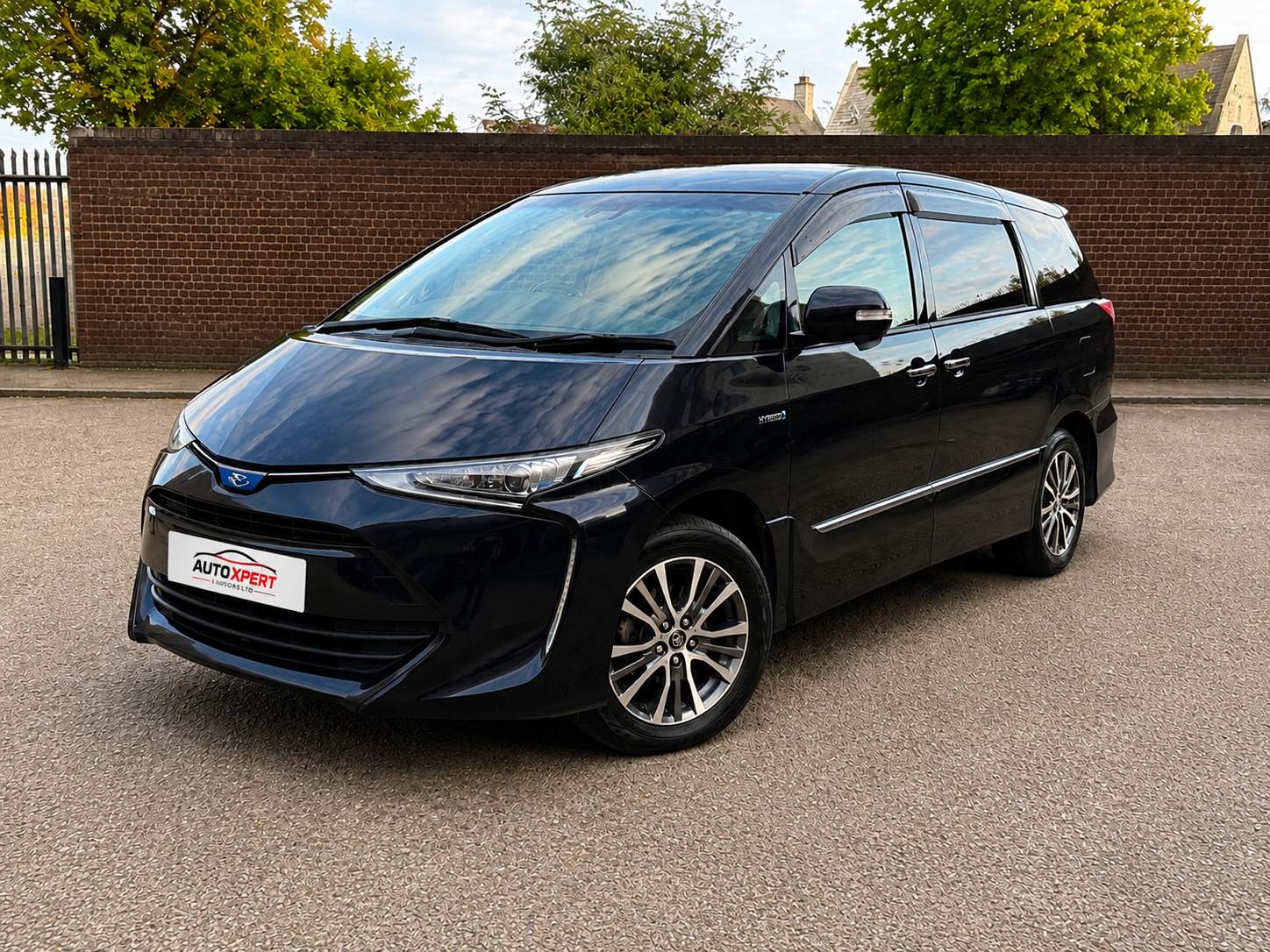 Toyota  Estima hybrid Aeras premium Aeras premium. 2017 – image 3