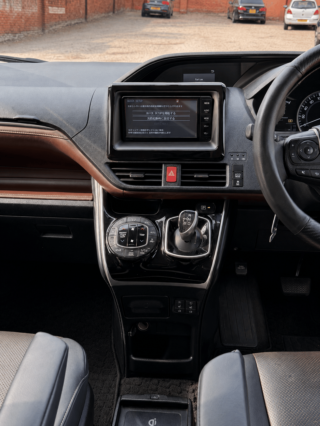 TOYOTA ESQUIRE 1.8 Hybrid 2015 – image 16