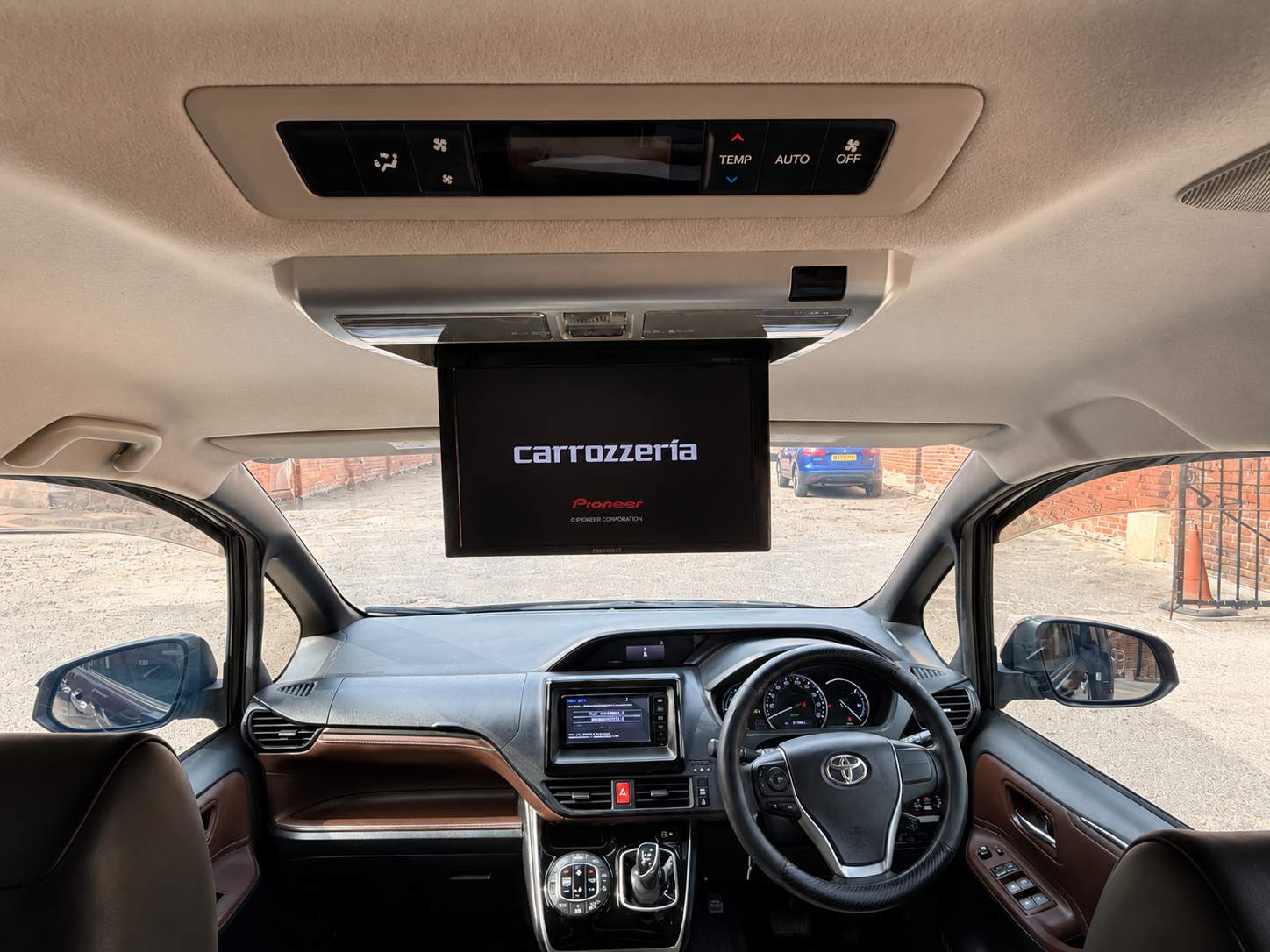 TOYOTA ESQUIRE 1.8 Hybrid 2015 – image 19
