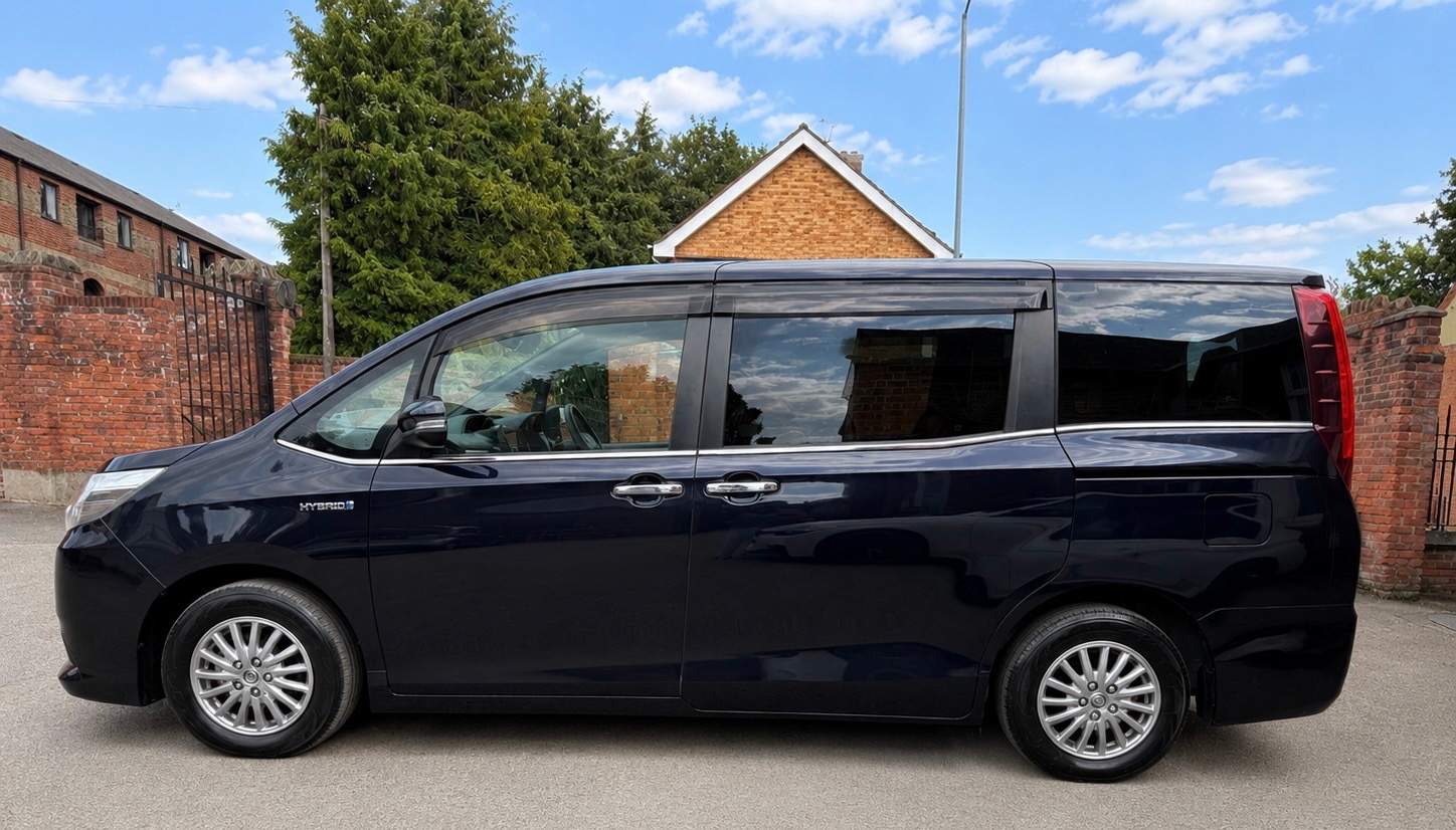 TOYOTA ESQUIRE 1.8 Hybrid 2015 – image 5