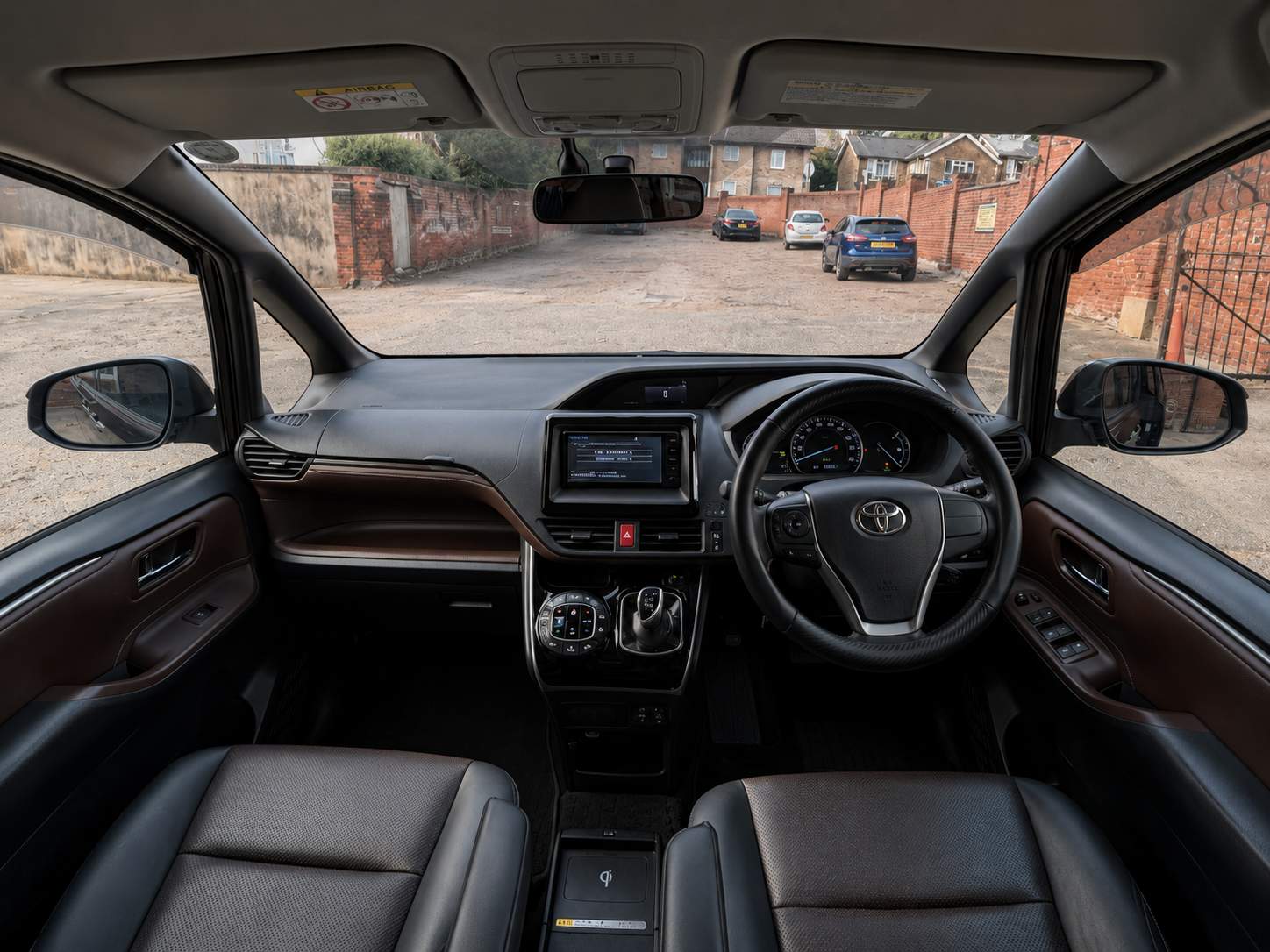 TOYOTA ESQUIRE 1.8 Hybrid 2015 – image 13