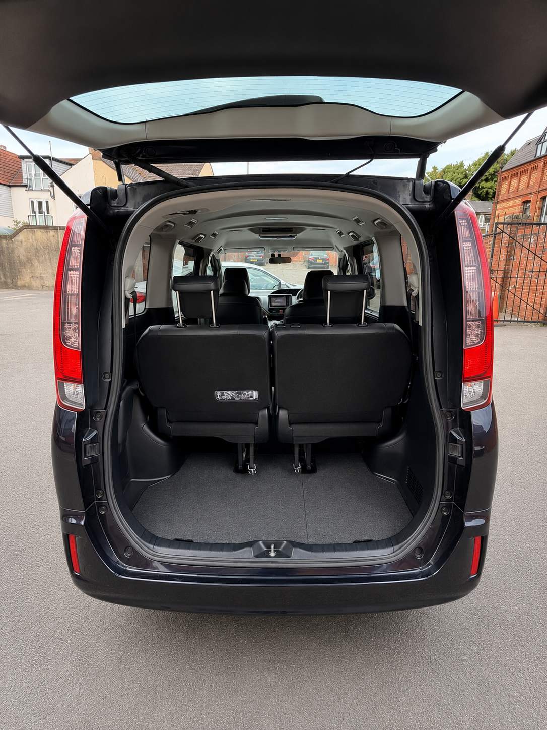 TOYOTA ESQUIRE 1.8 Hybrid 2015 – image 9