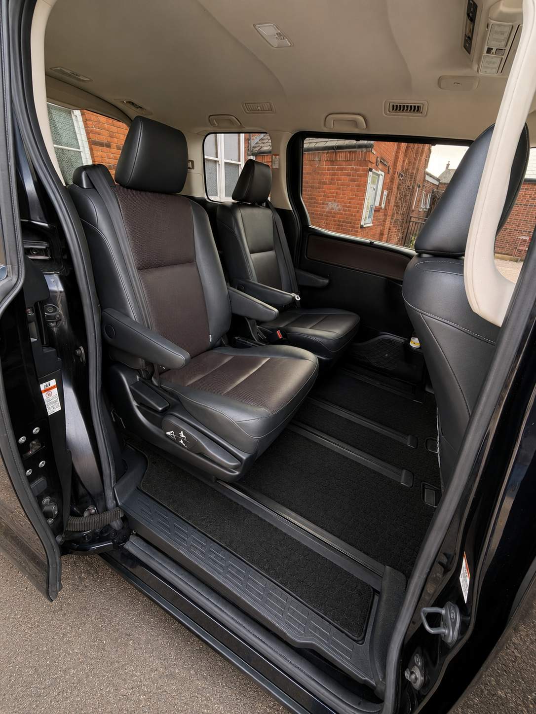 TOYOTA ESQUIRE 1.8 Hybrid 2015 – image 12