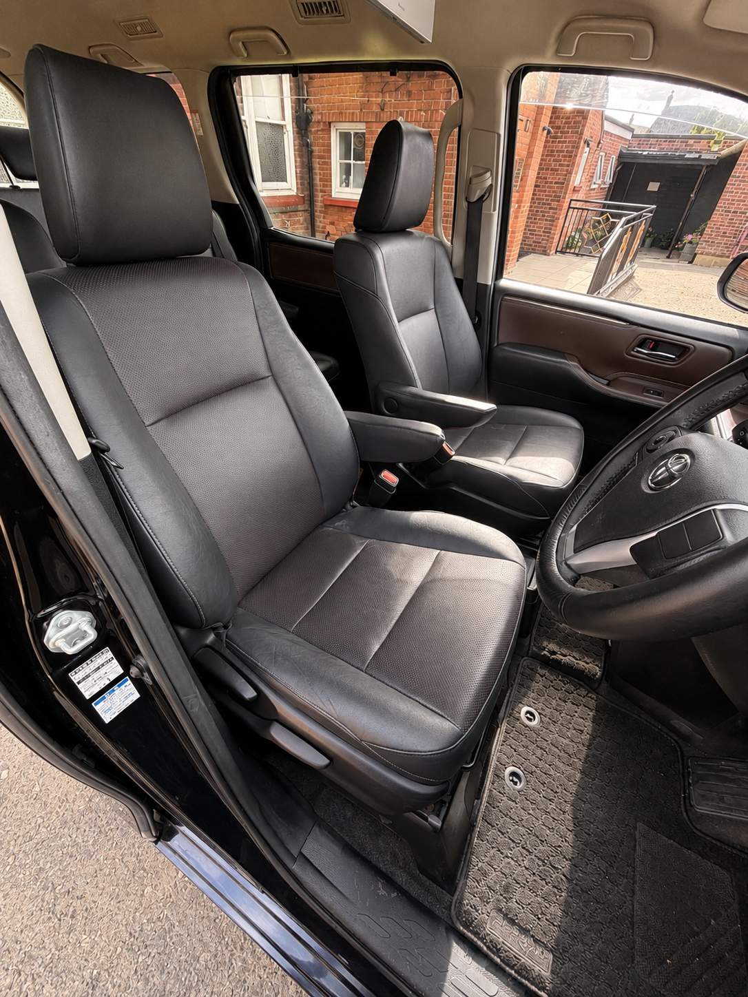 TOYOTA ESQUIRE 1.8 Hybrid 2015 – image 18