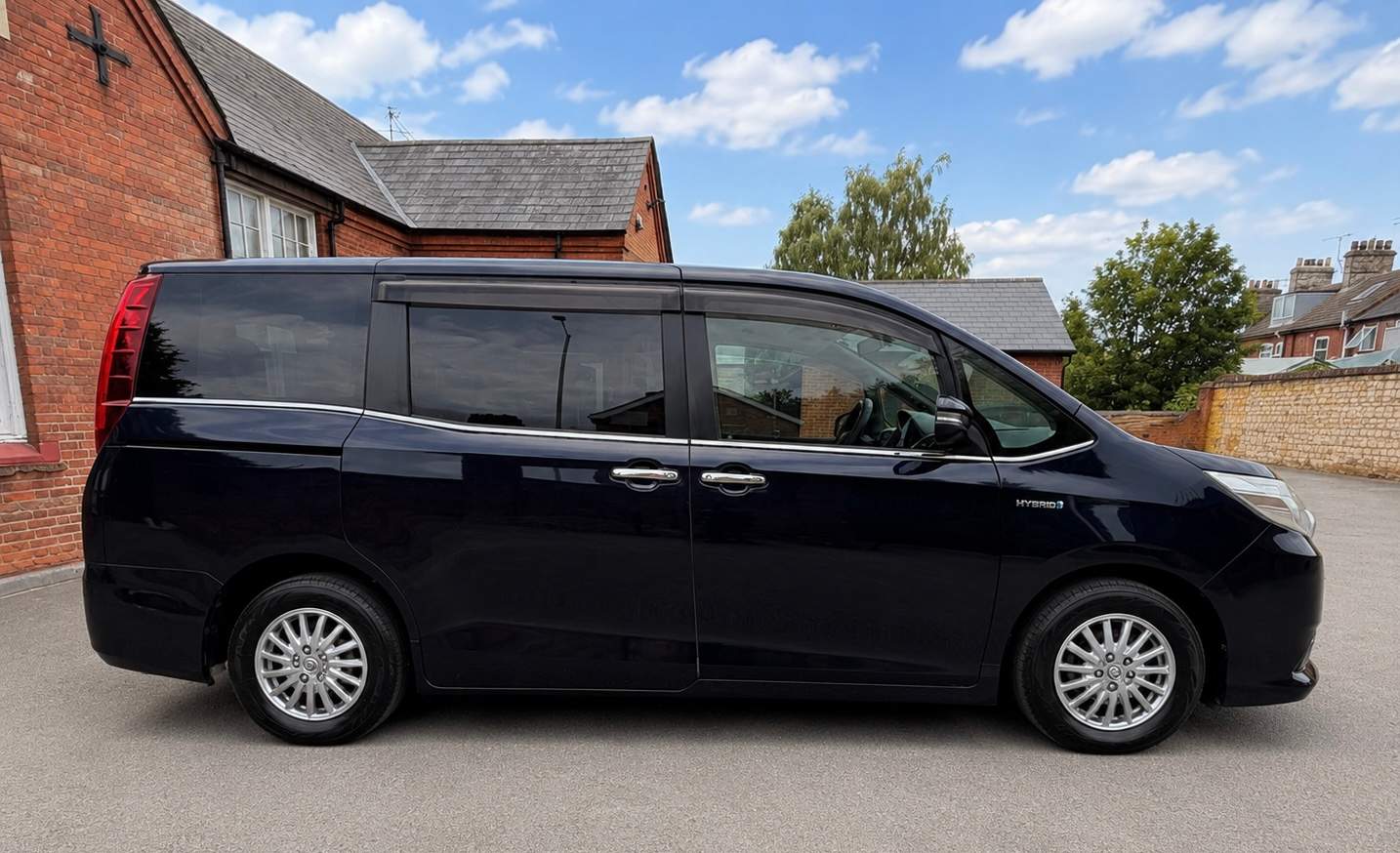 TOYOTA ESQUIRE 1.8 Hybrid 2015 – image 6