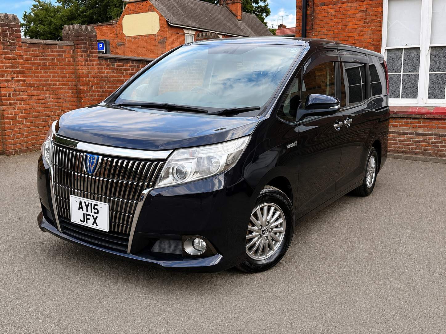 TOYOTA ESQUIRE 1.8 Hybrid 2015 – image 3