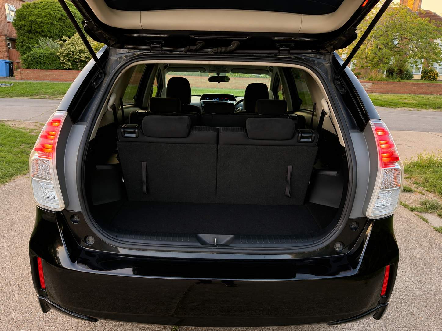 TOYOTA PRIUS PLUS 2015 – image 9
