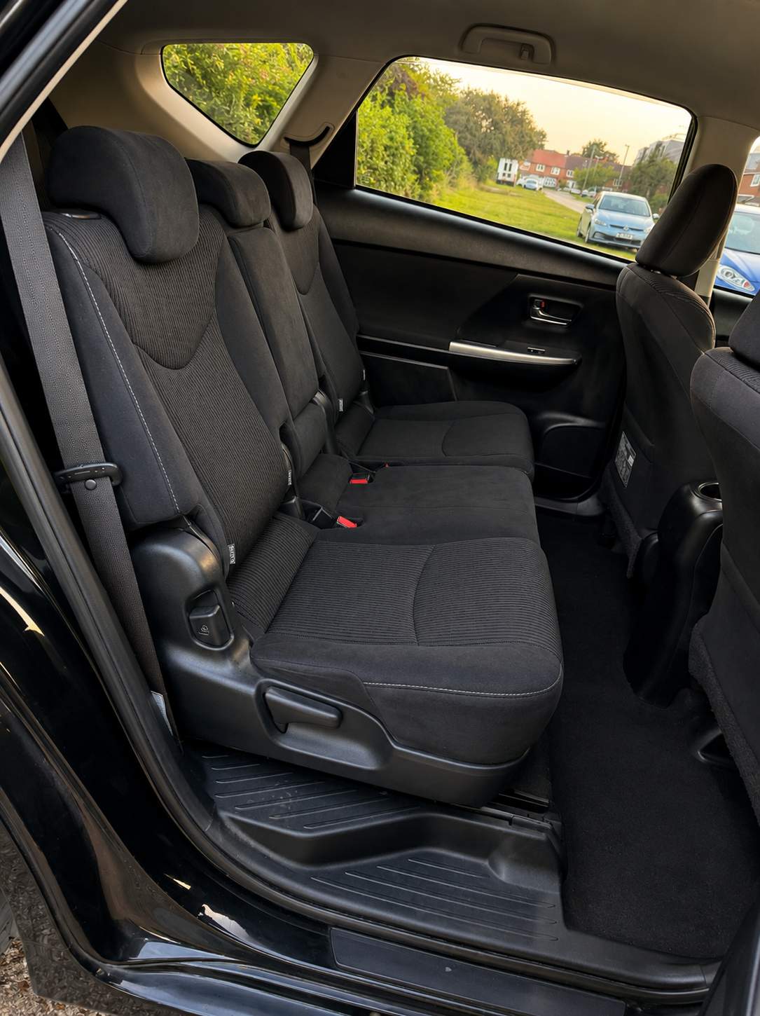 TOYOTA PRIUS PLUS 2015 – image 10
