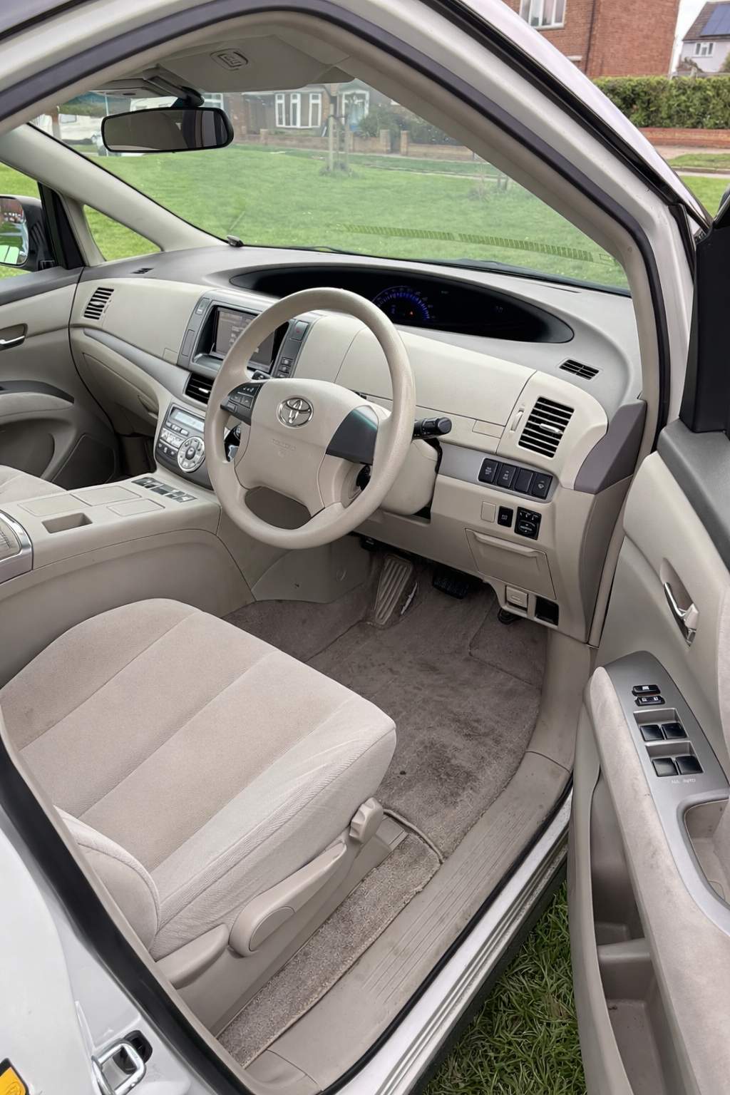 TOYOTA ESTIMA HYBRID 8 SEATER 2012 – image 13