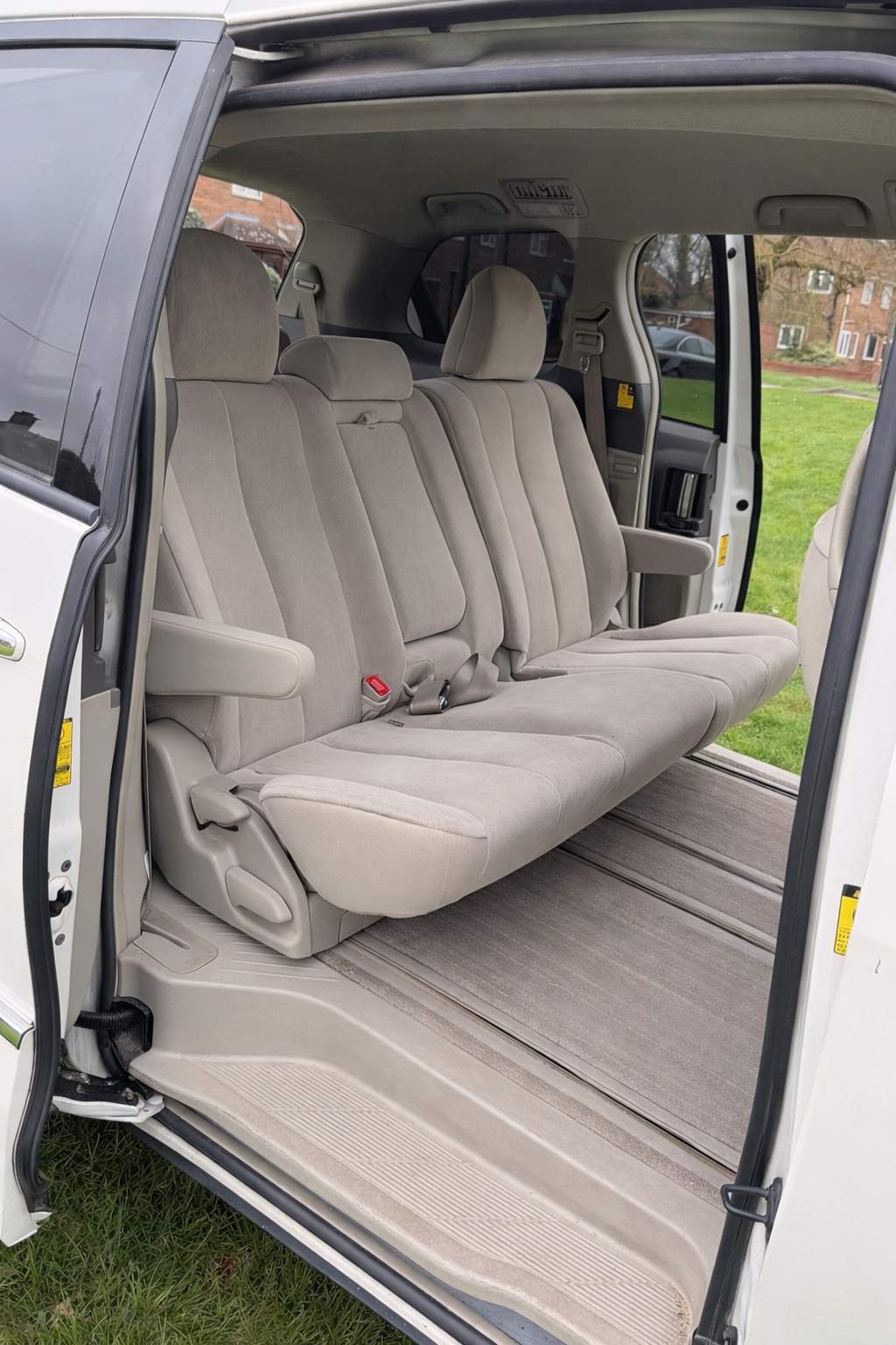 TOYOTA ESTIMA HYBRID 8 SEATER 2012 – image 9