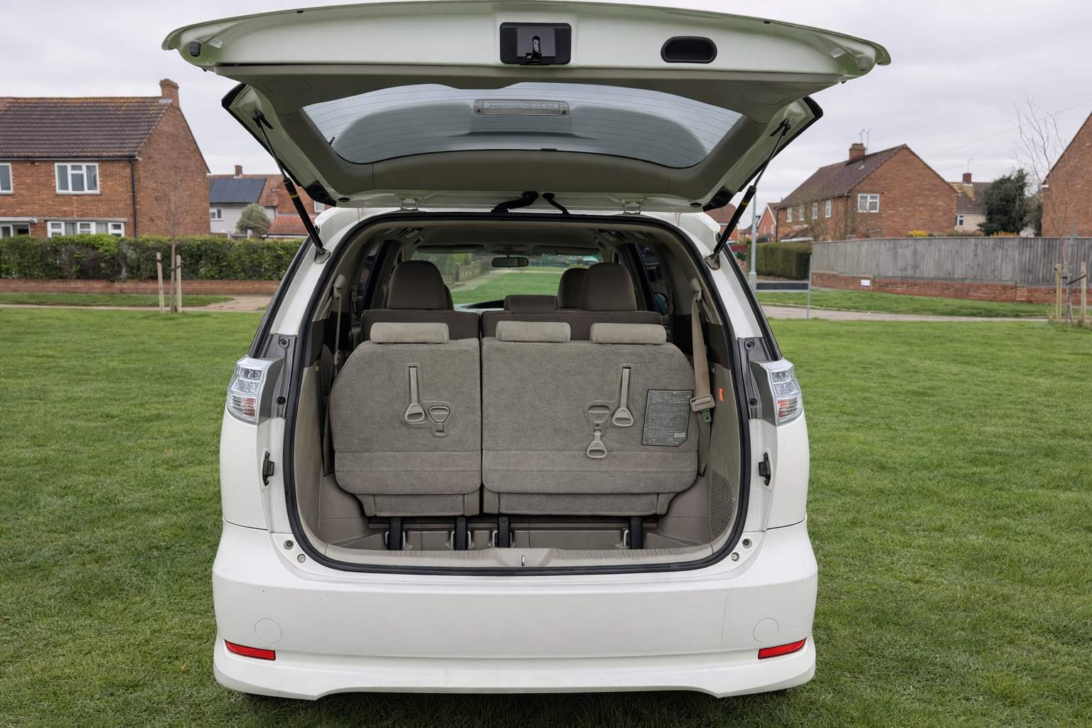TOYOTA ESTIMA HYBRID 8 SEATER 2012 – image 7