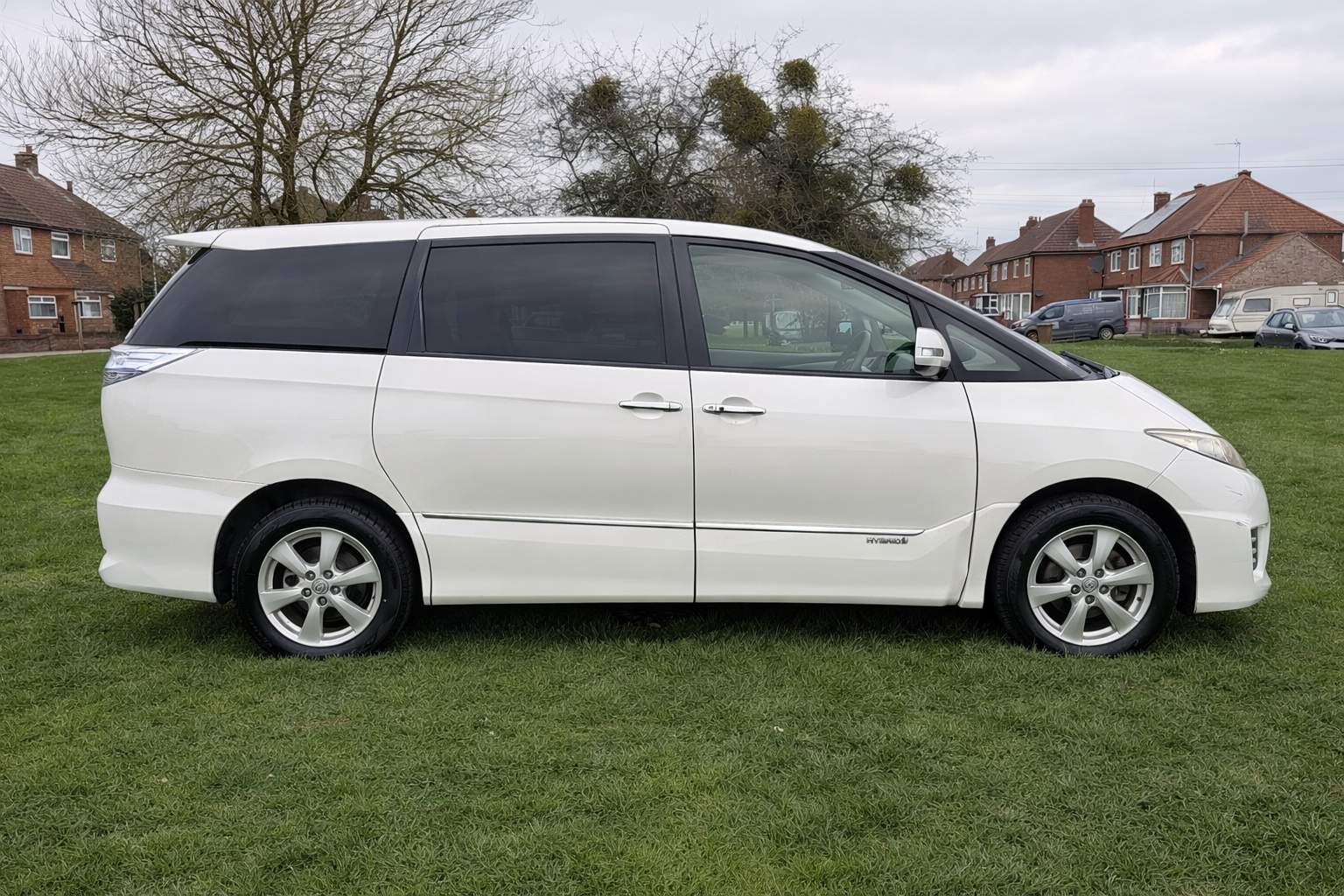 TOYOTA ESTIMA HYBRID 8 SEATER 2012 – image 4