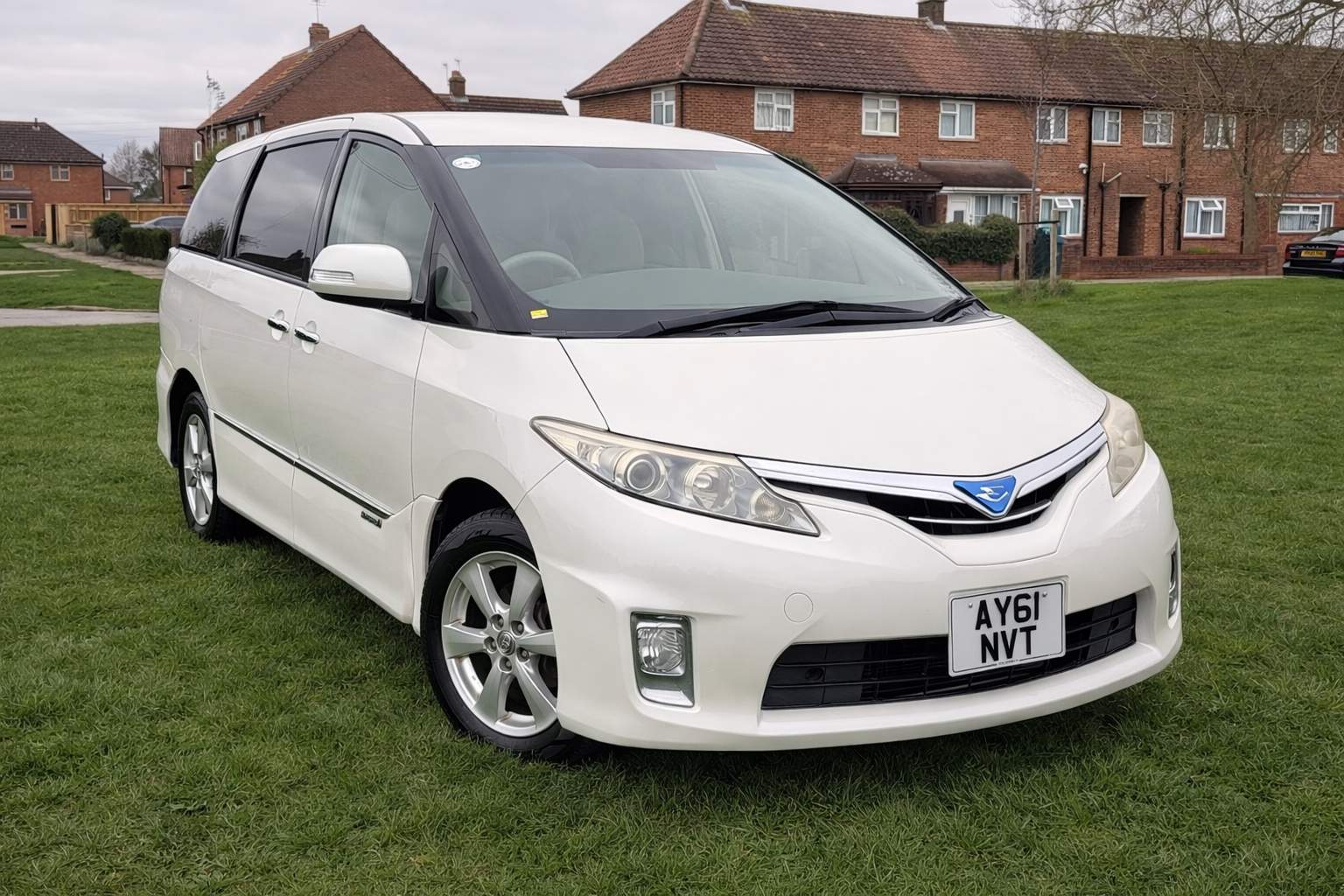 TOYOTA ESTIMA HYBRID 8 SEATER 2012 – image 3