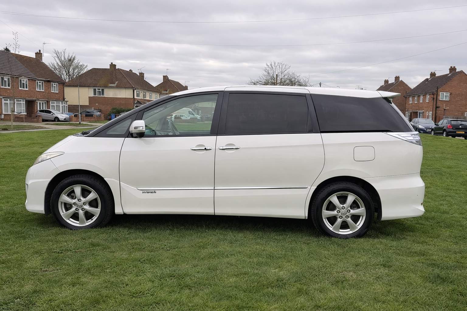 TOYOTA ESTIMA HYBRID 8 SEATER 2012 – image 5