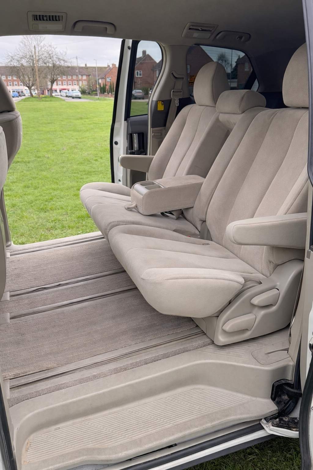 TOYOTA ESTIMA HYBRID 8 SEATER 2012 – image 10