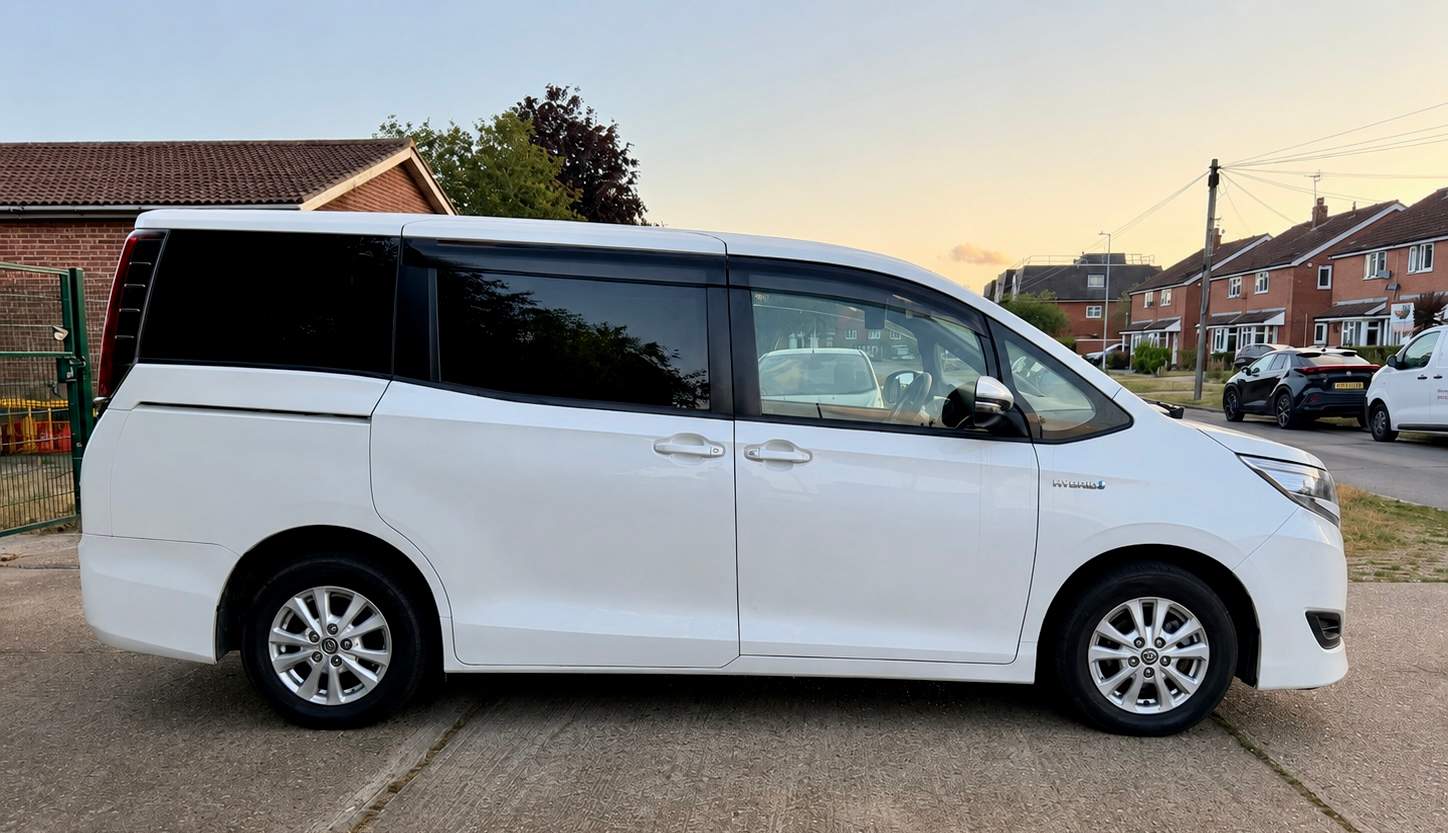 Toyota  Noah  2018 – image 5