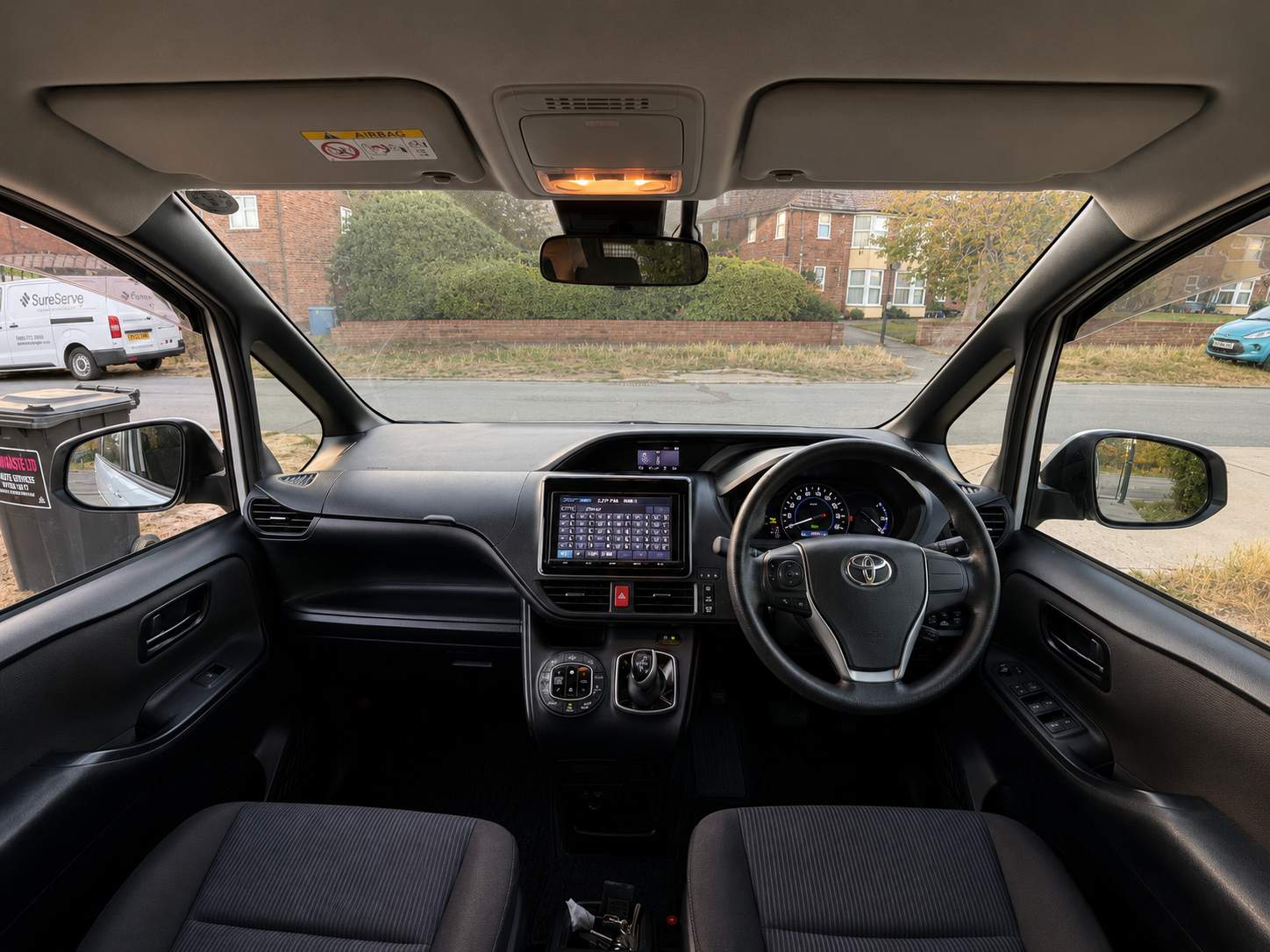 Toyota  Noah  2018 – image 14