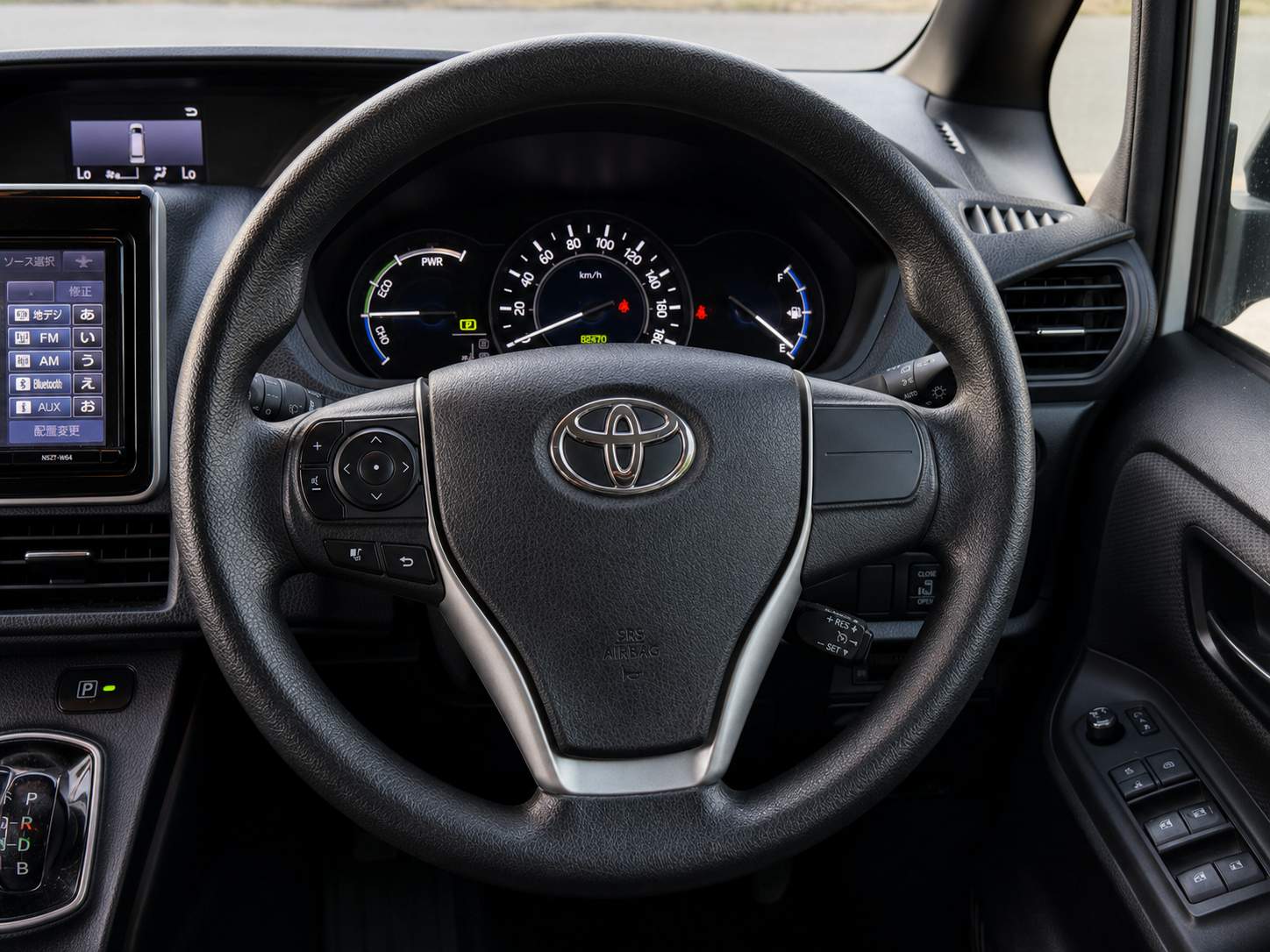 Toyota  Noah  2018 – image 15