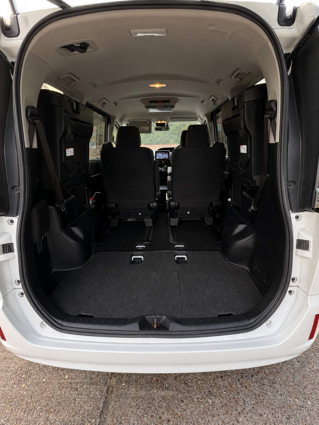 Toyota  Noah  2018 – image 17