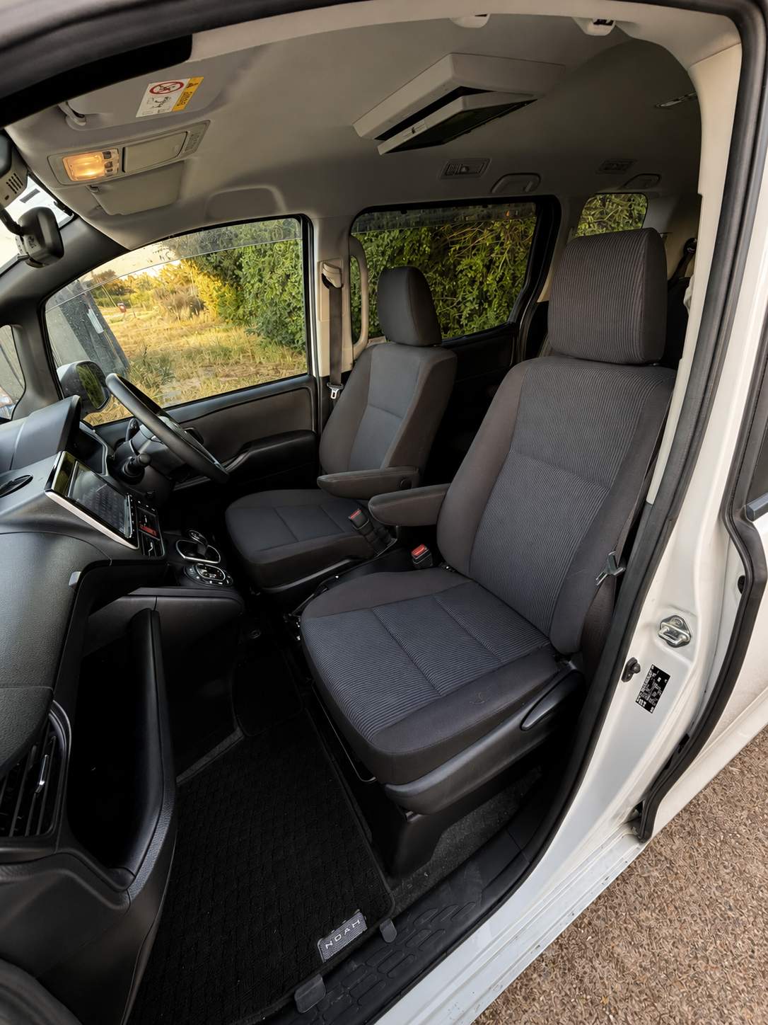 Toyota  Noah  2018 – image 13